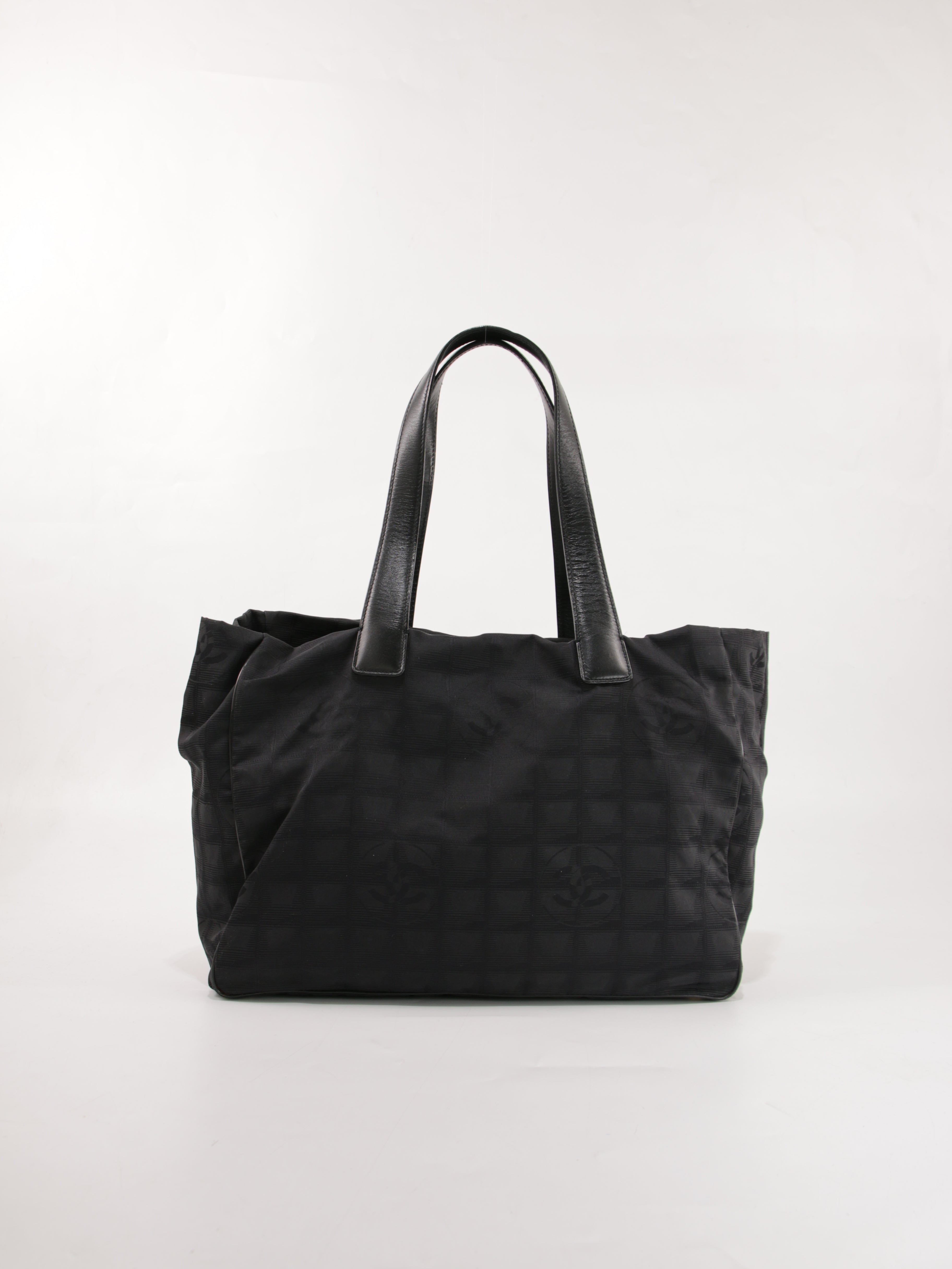 Medium New Travel Line Tote