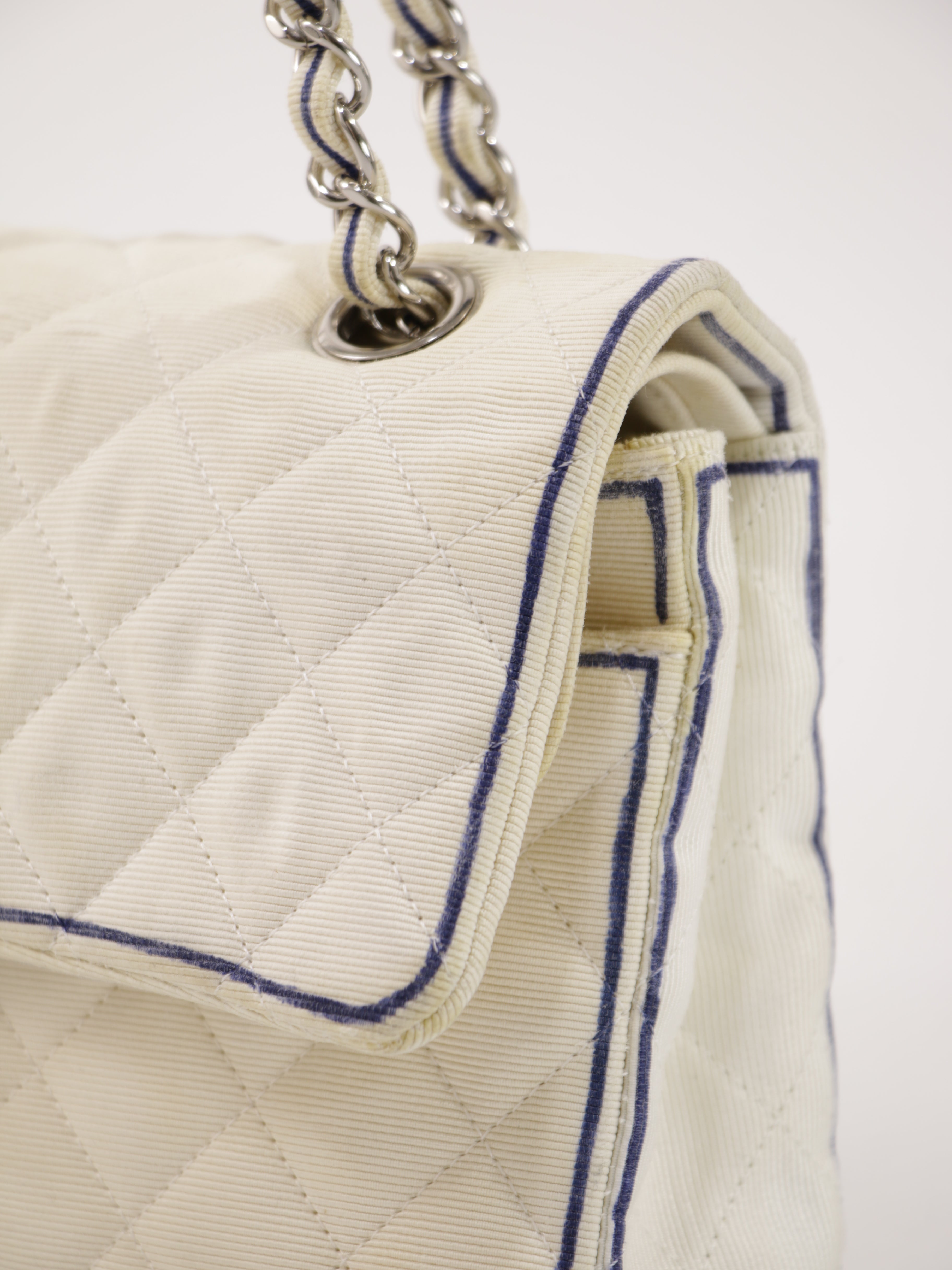 Medium Classic Flap