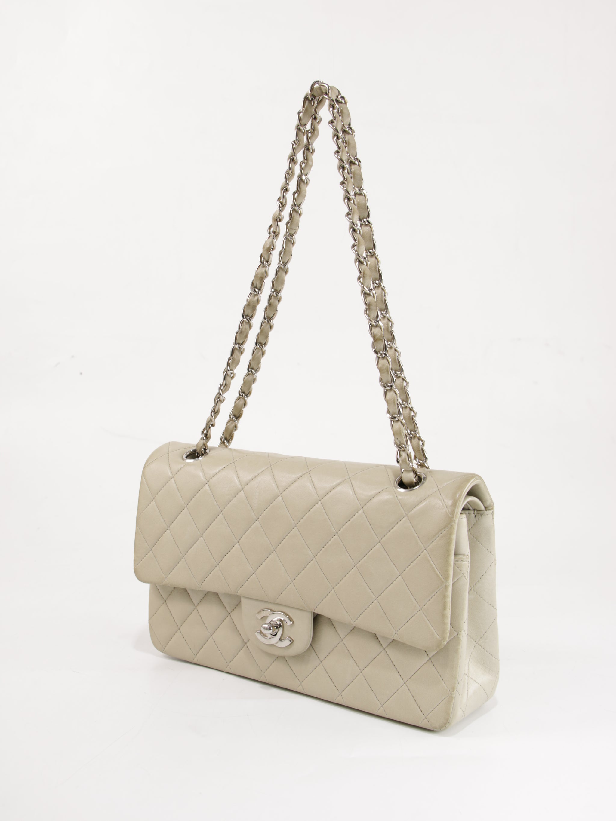 Medium Classic Flap