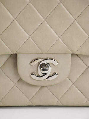 Medium Classic Flap