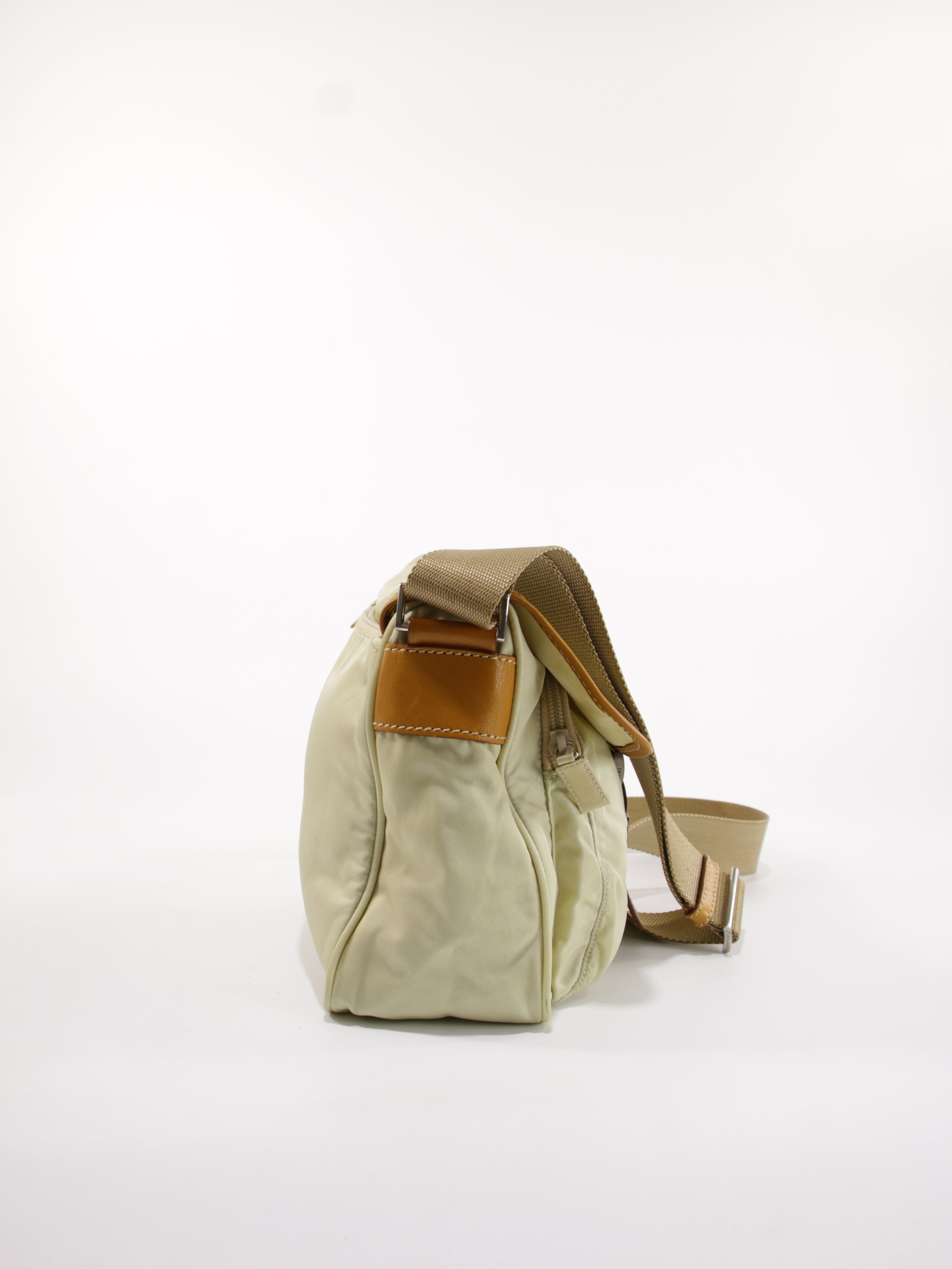 Single Buckle Messenger