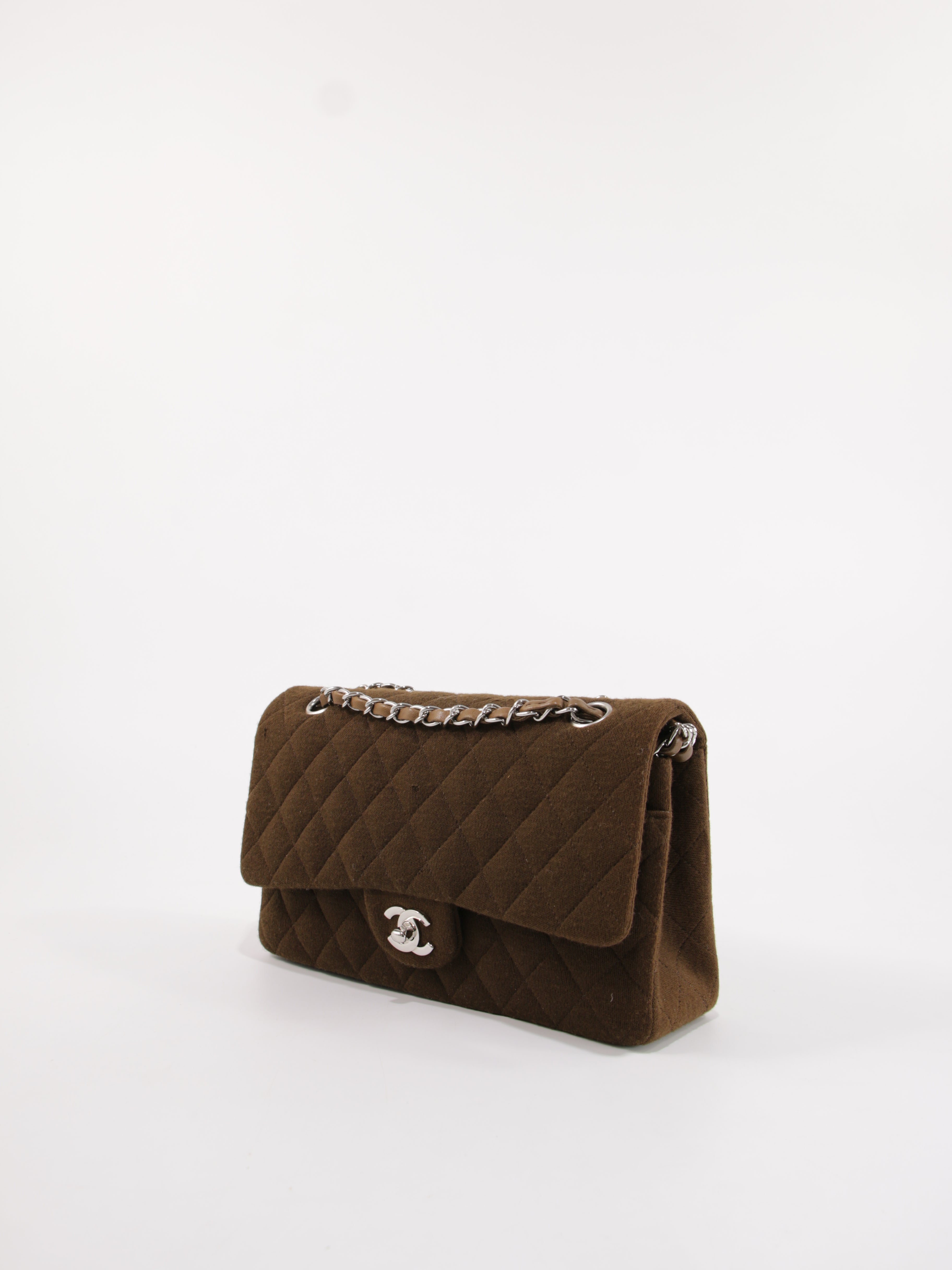 Medium Classic Flap