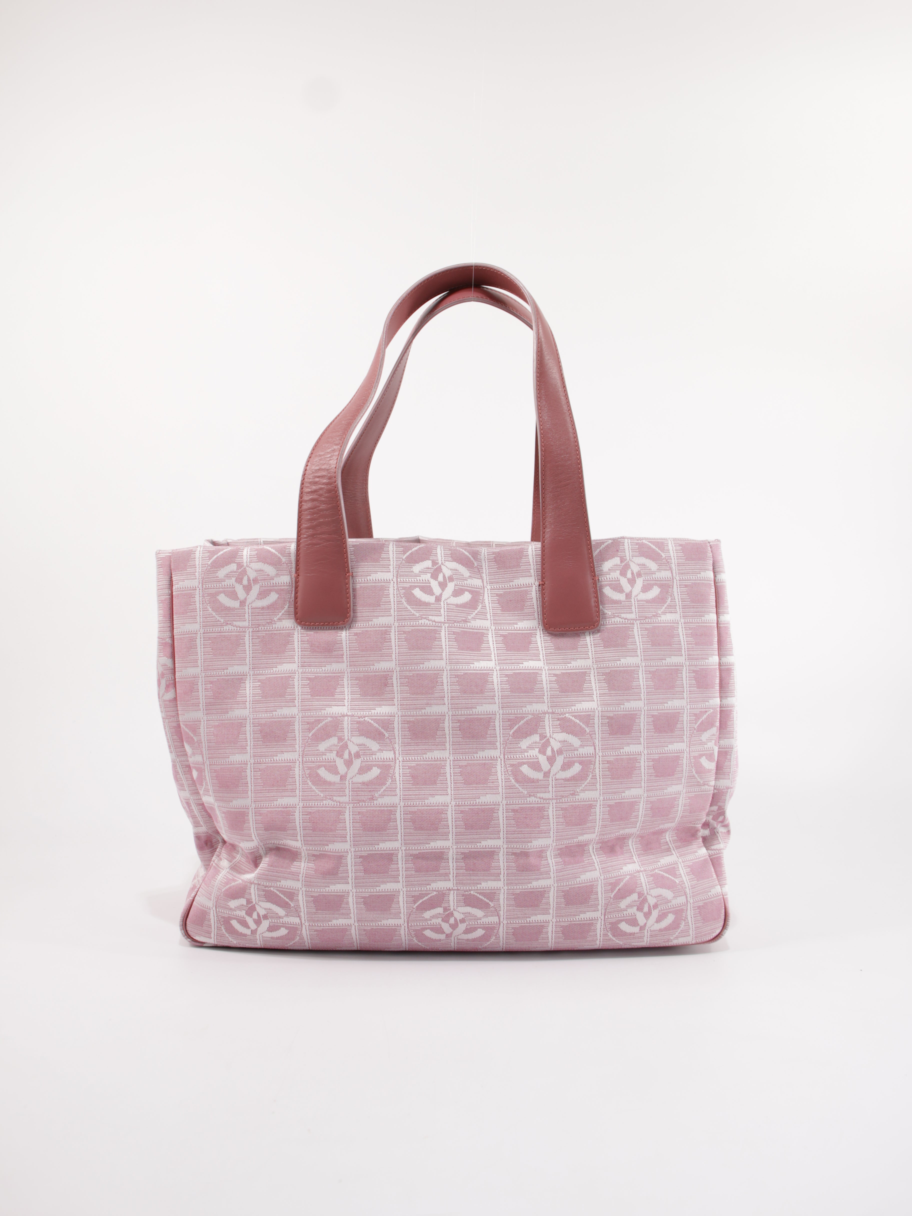Medium New Travel Line Tote