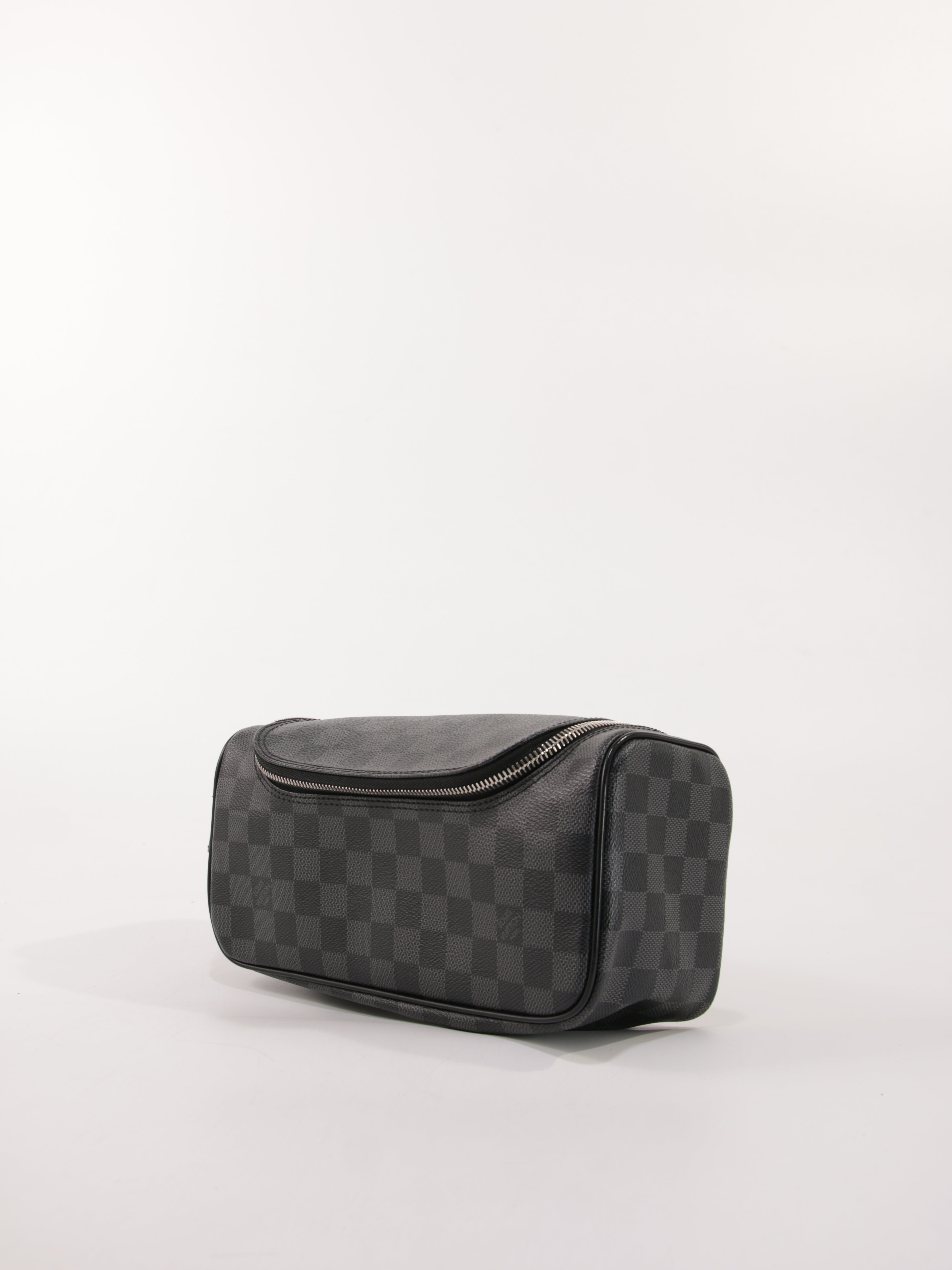Cosmetic pouch