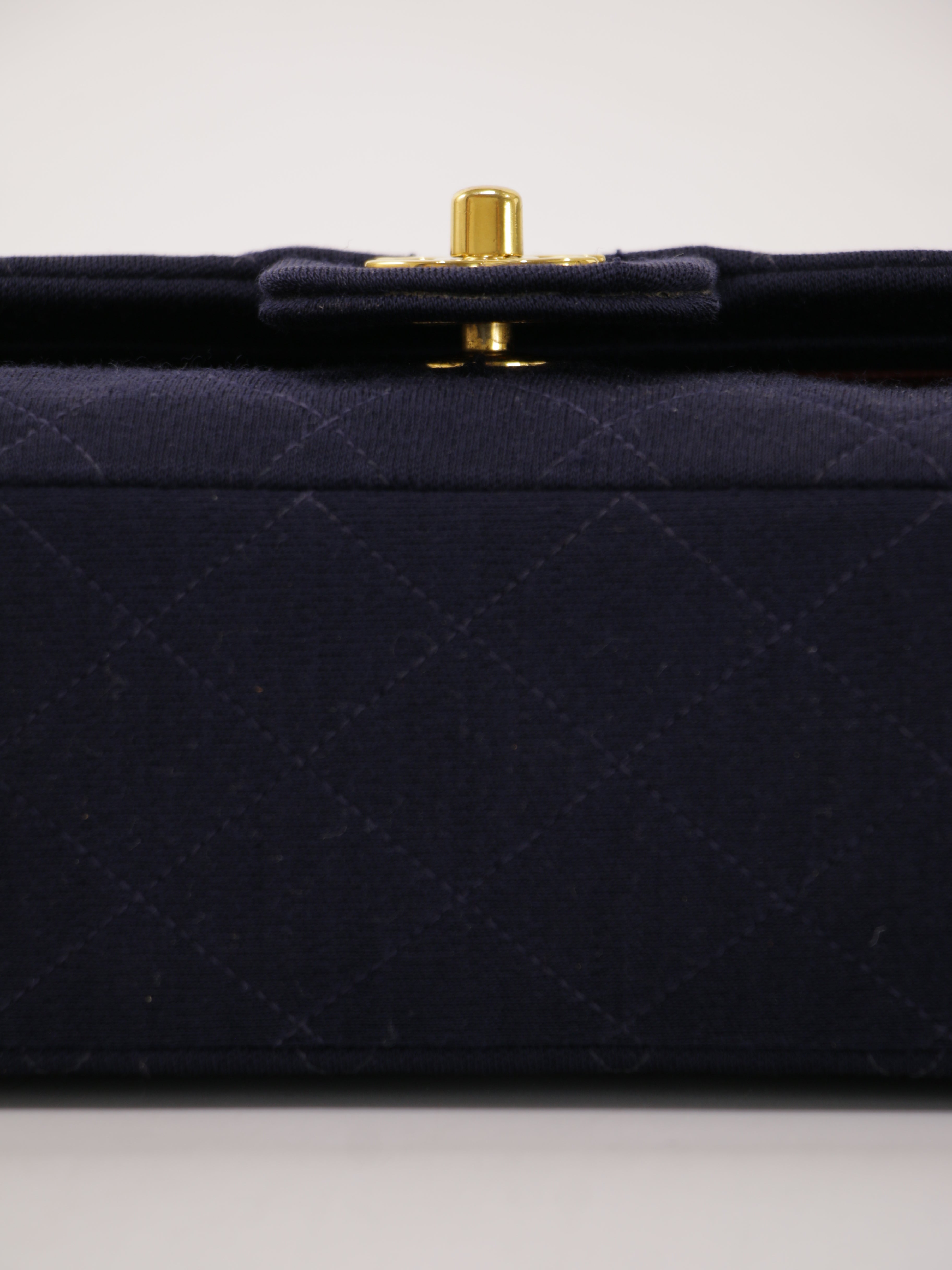 Medium Classic Flap