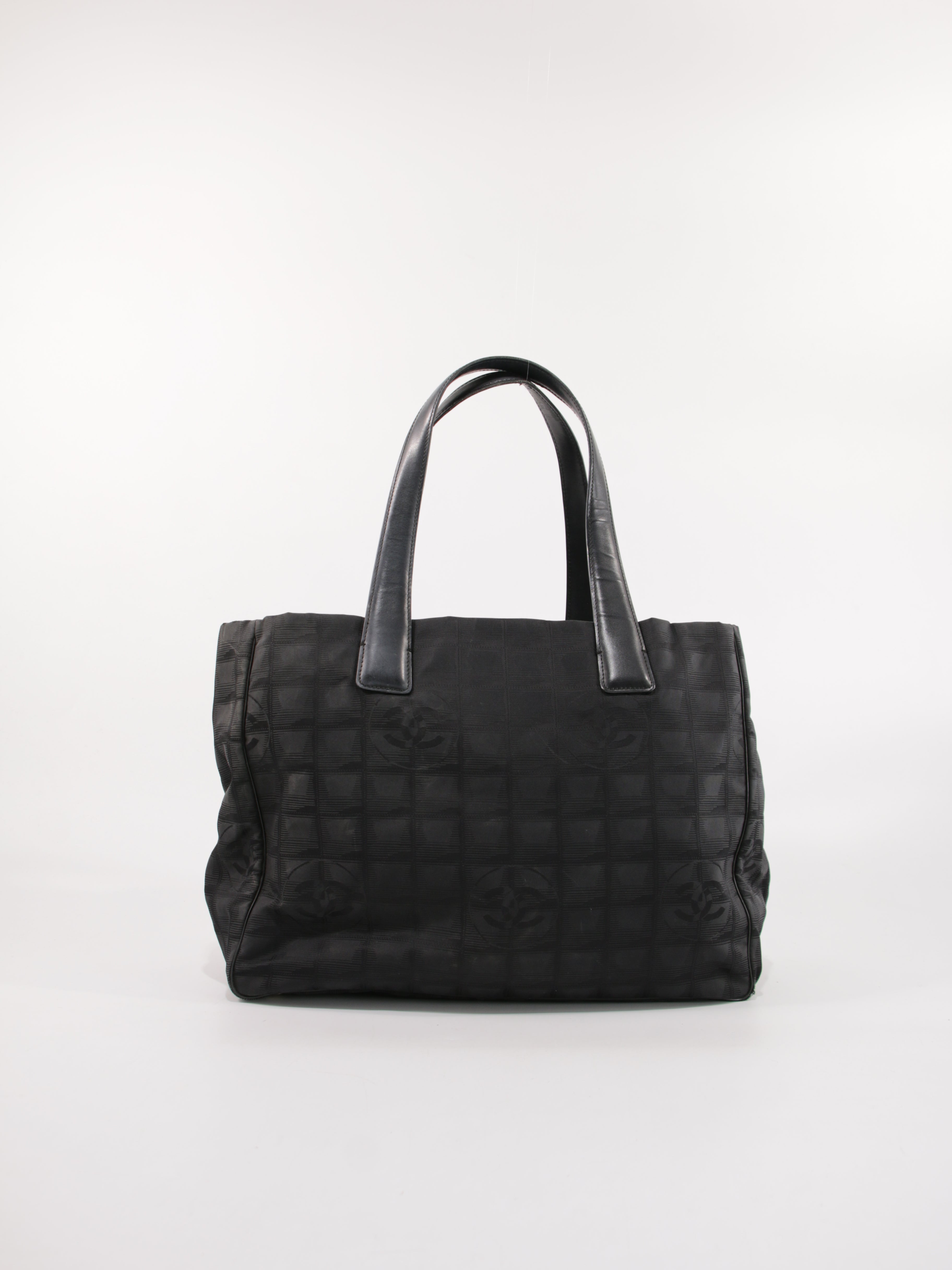 Medium New Travel Line Tote