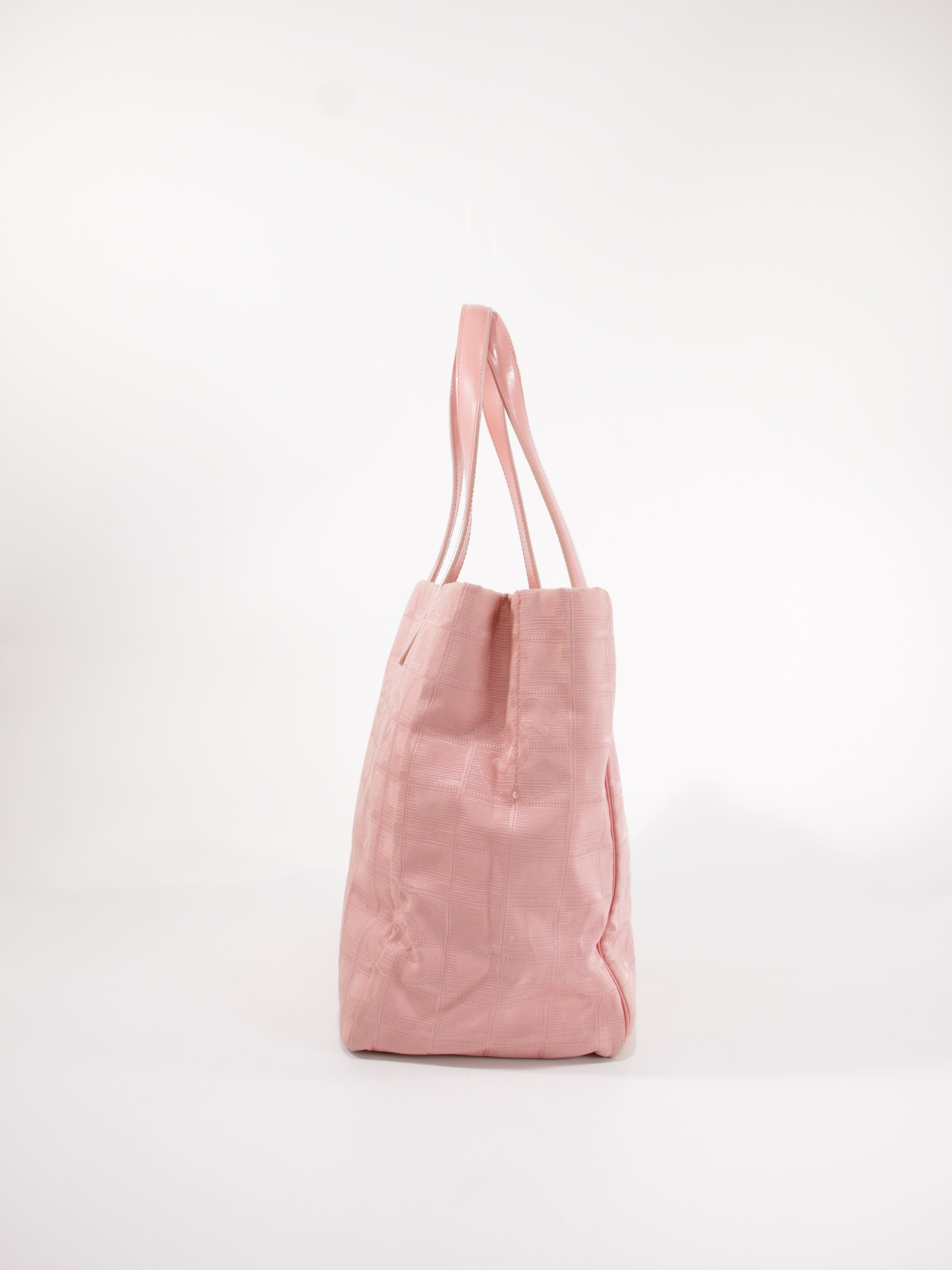 Medium New Travel Line Tote