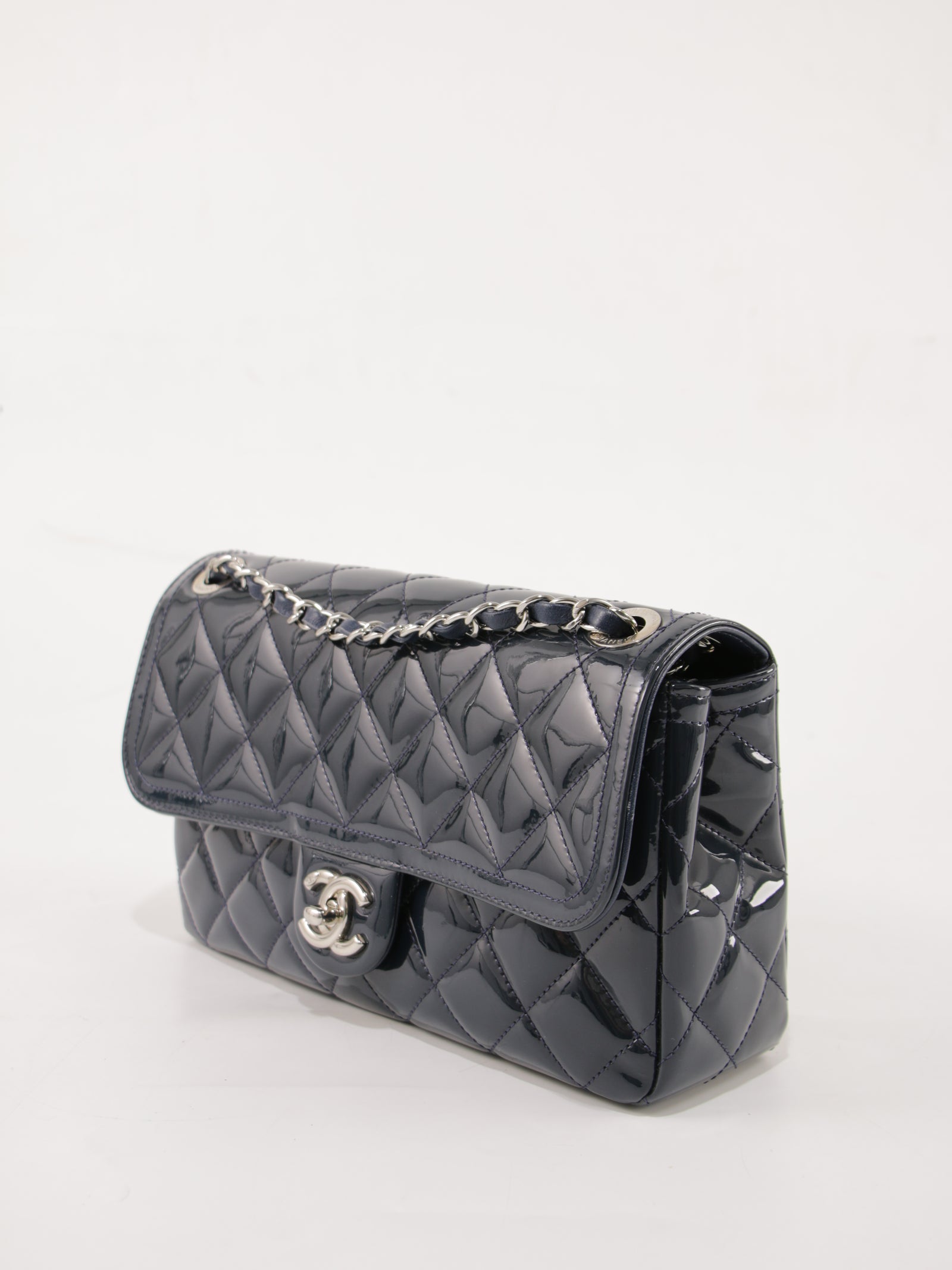 Medium Classic Flap
