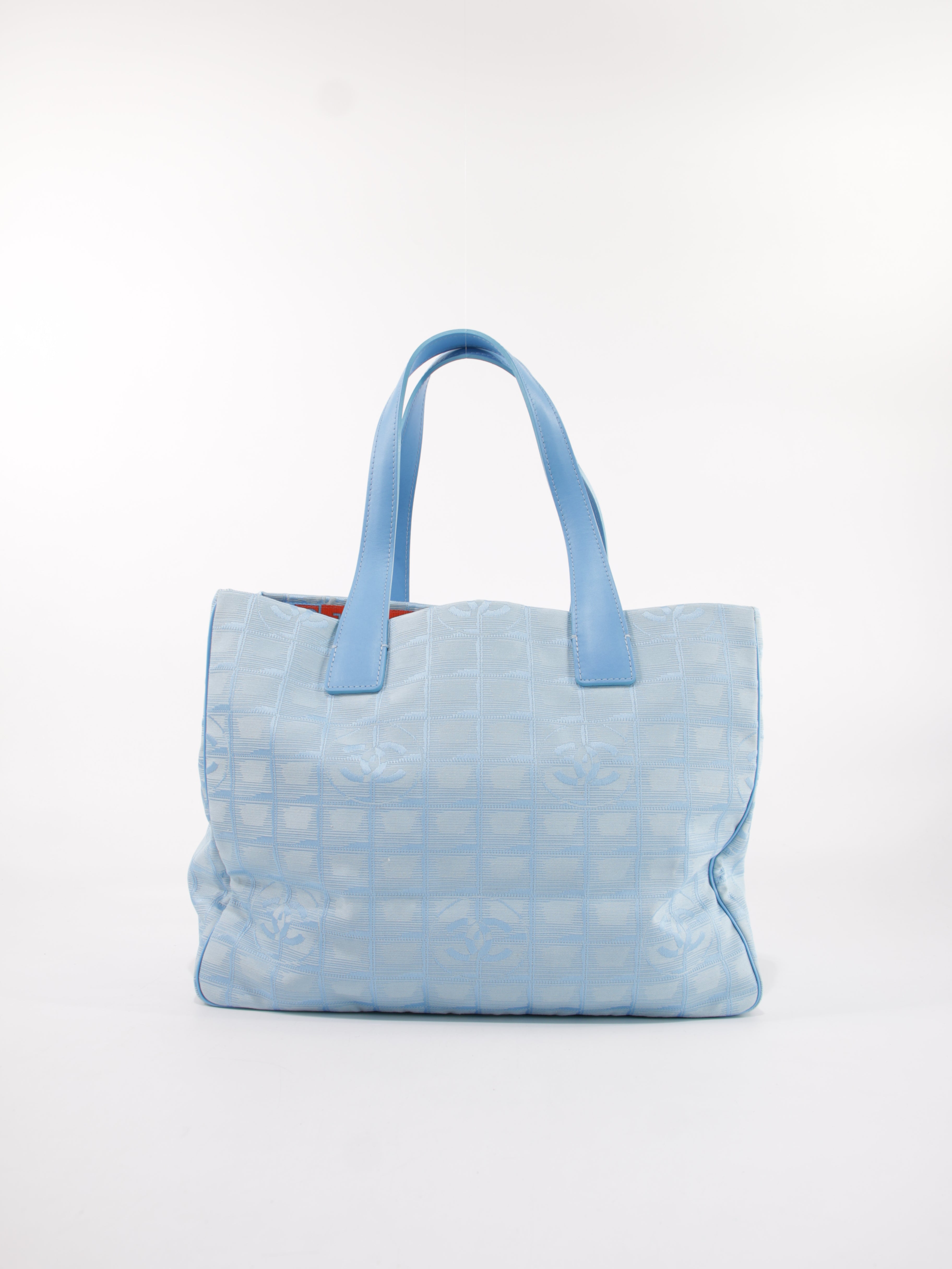 Medium New Travel Line Tote