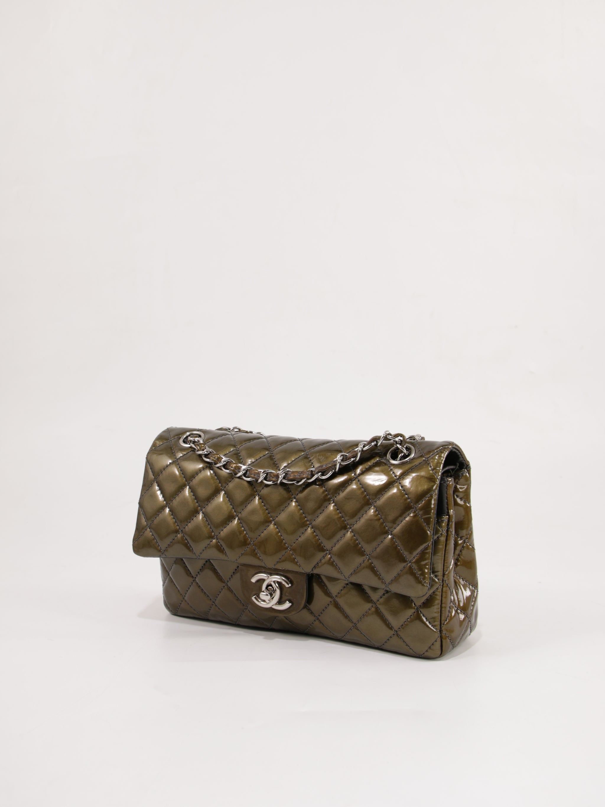 Medium Classic Flap