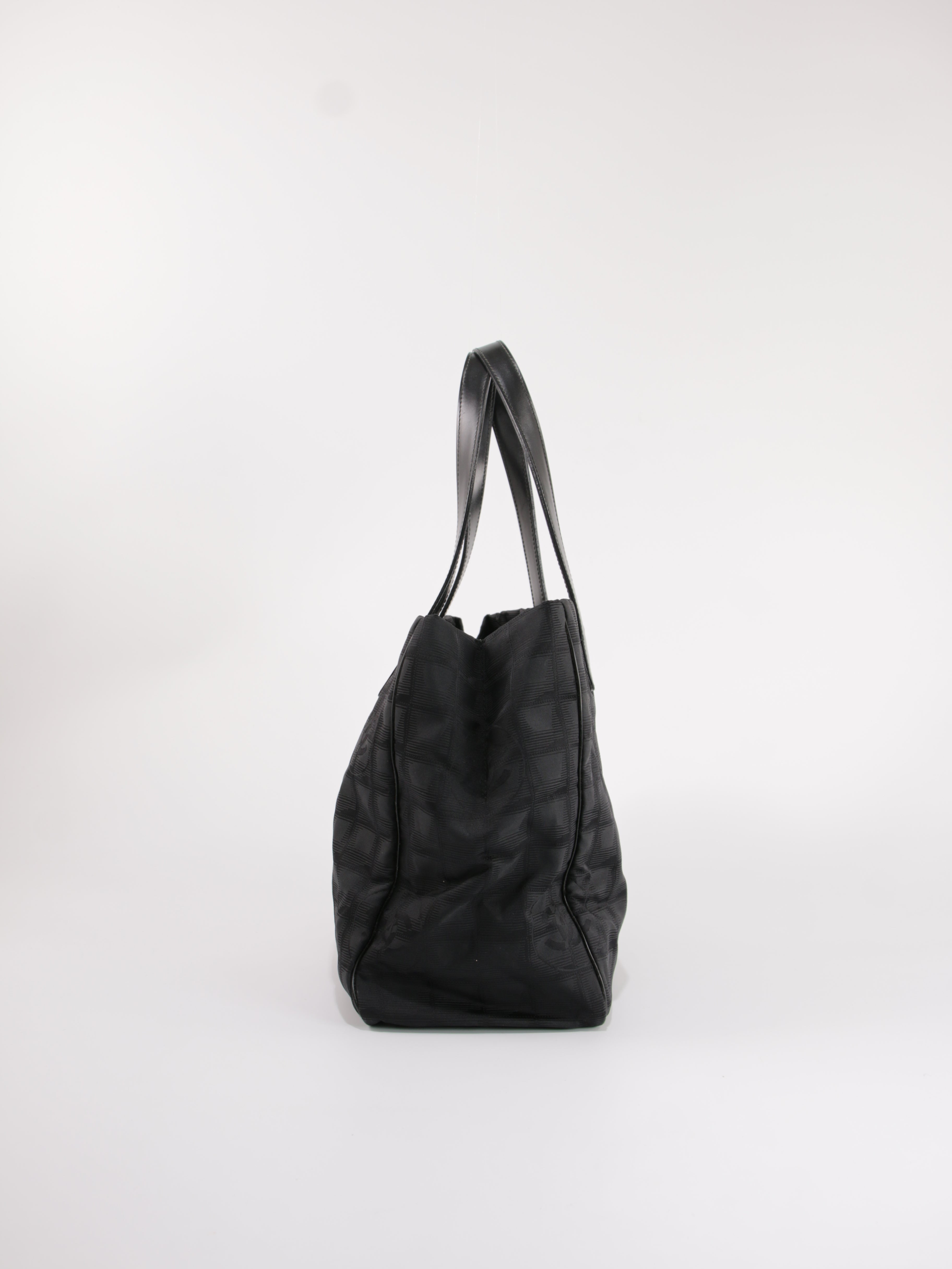 Medium New Travel Line Tote