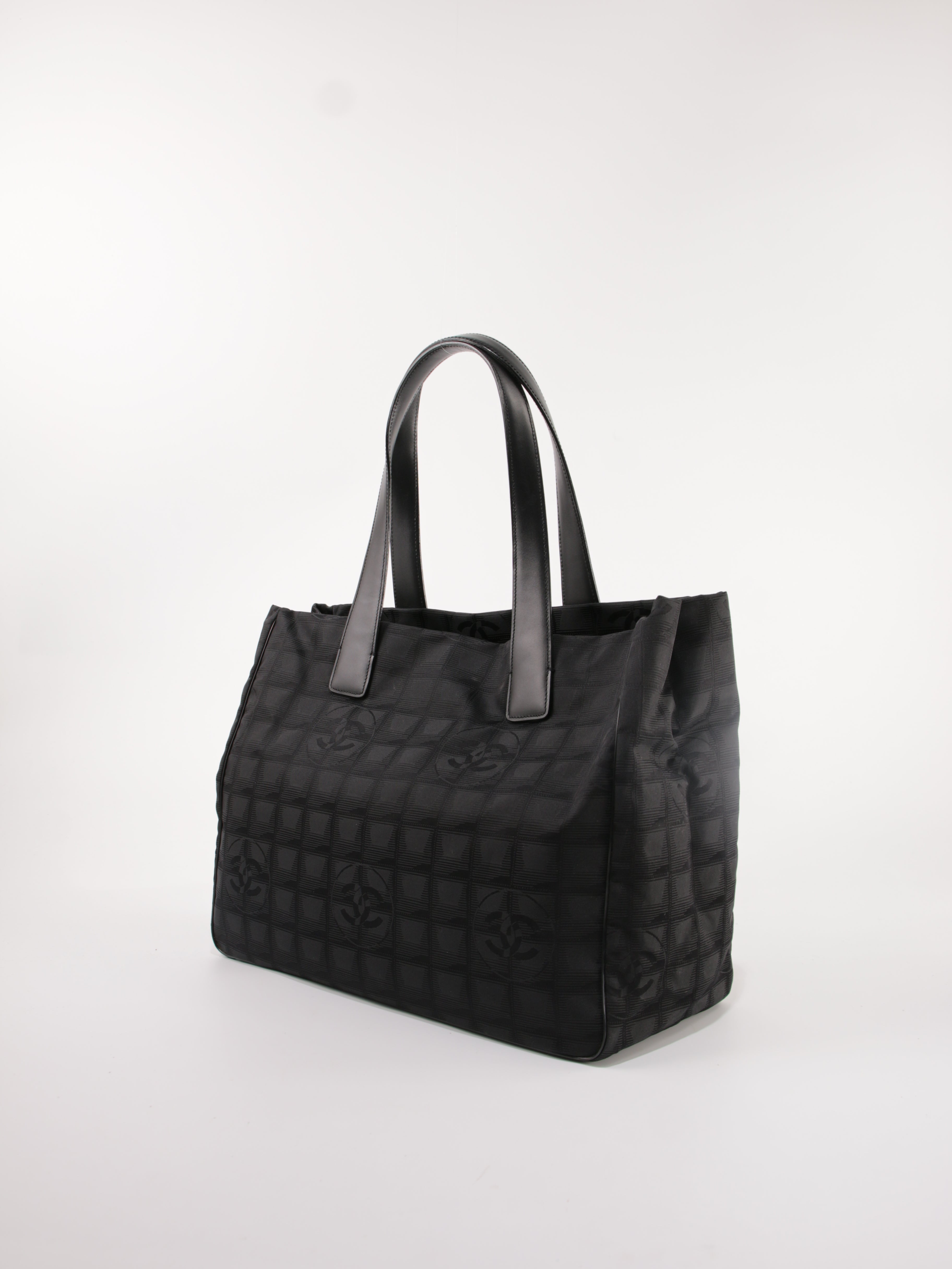 Medium New Travel Line Tote