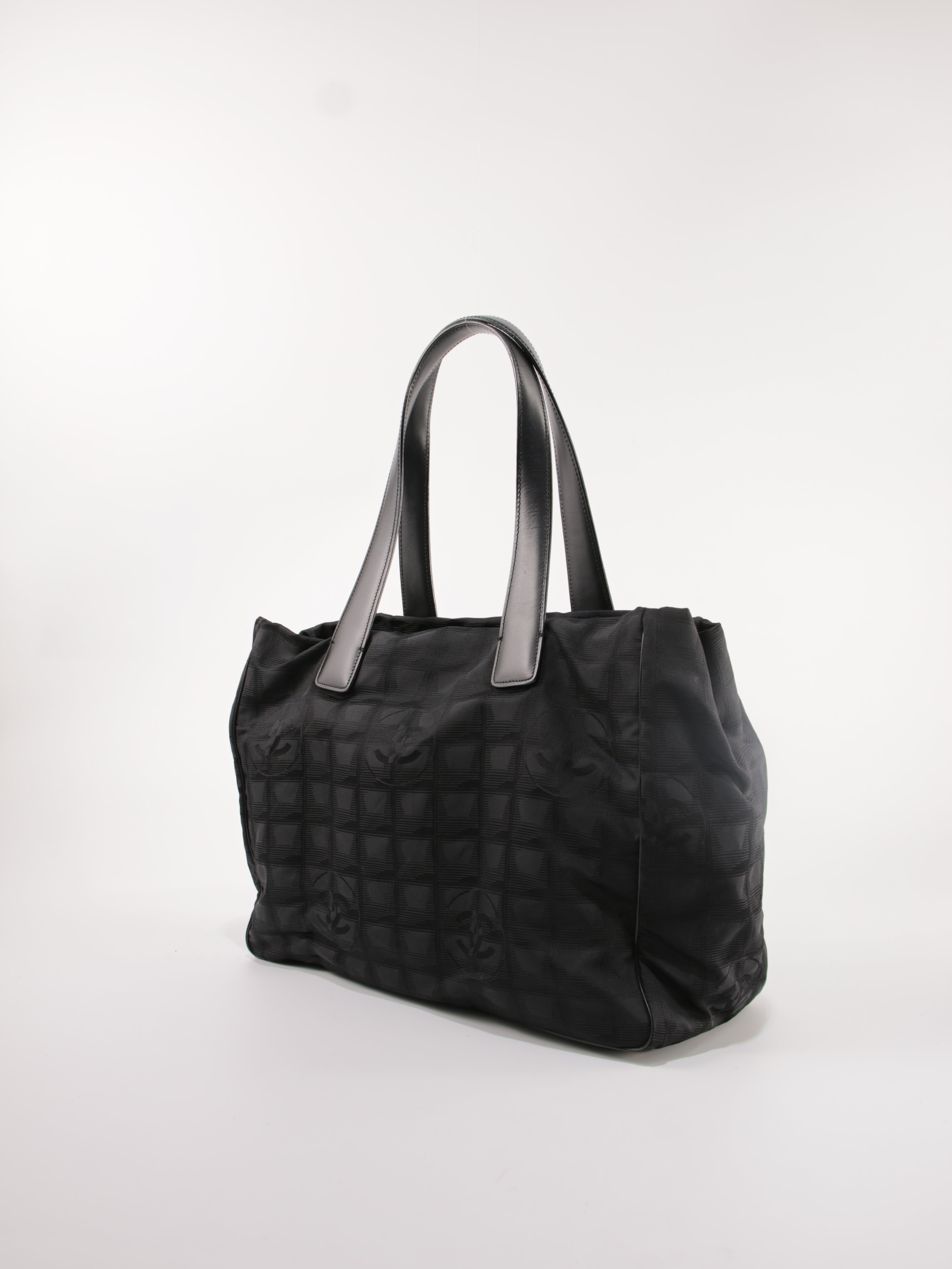 Medium New Travel Line Tote