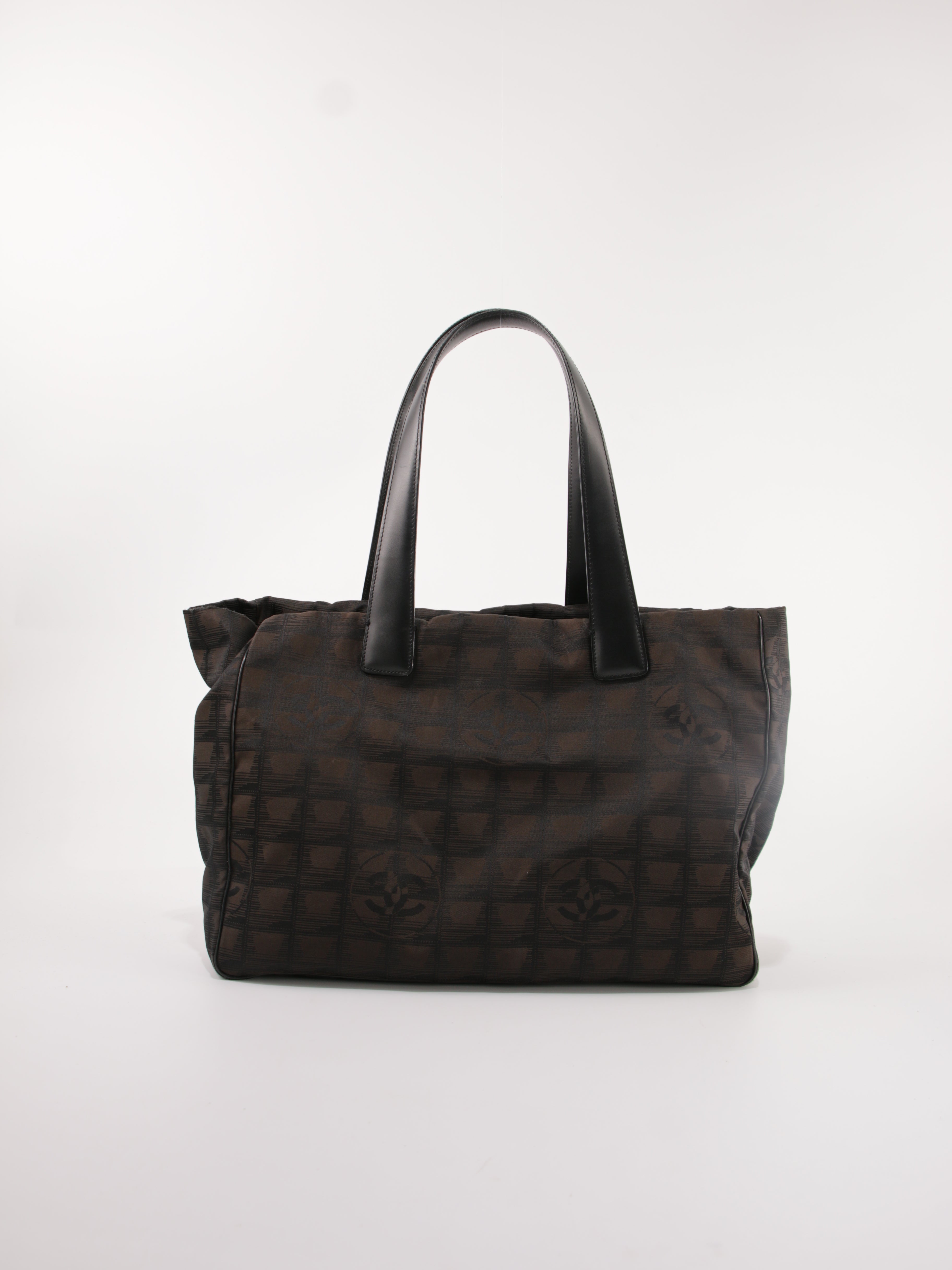 Medium New Travel Line Tote