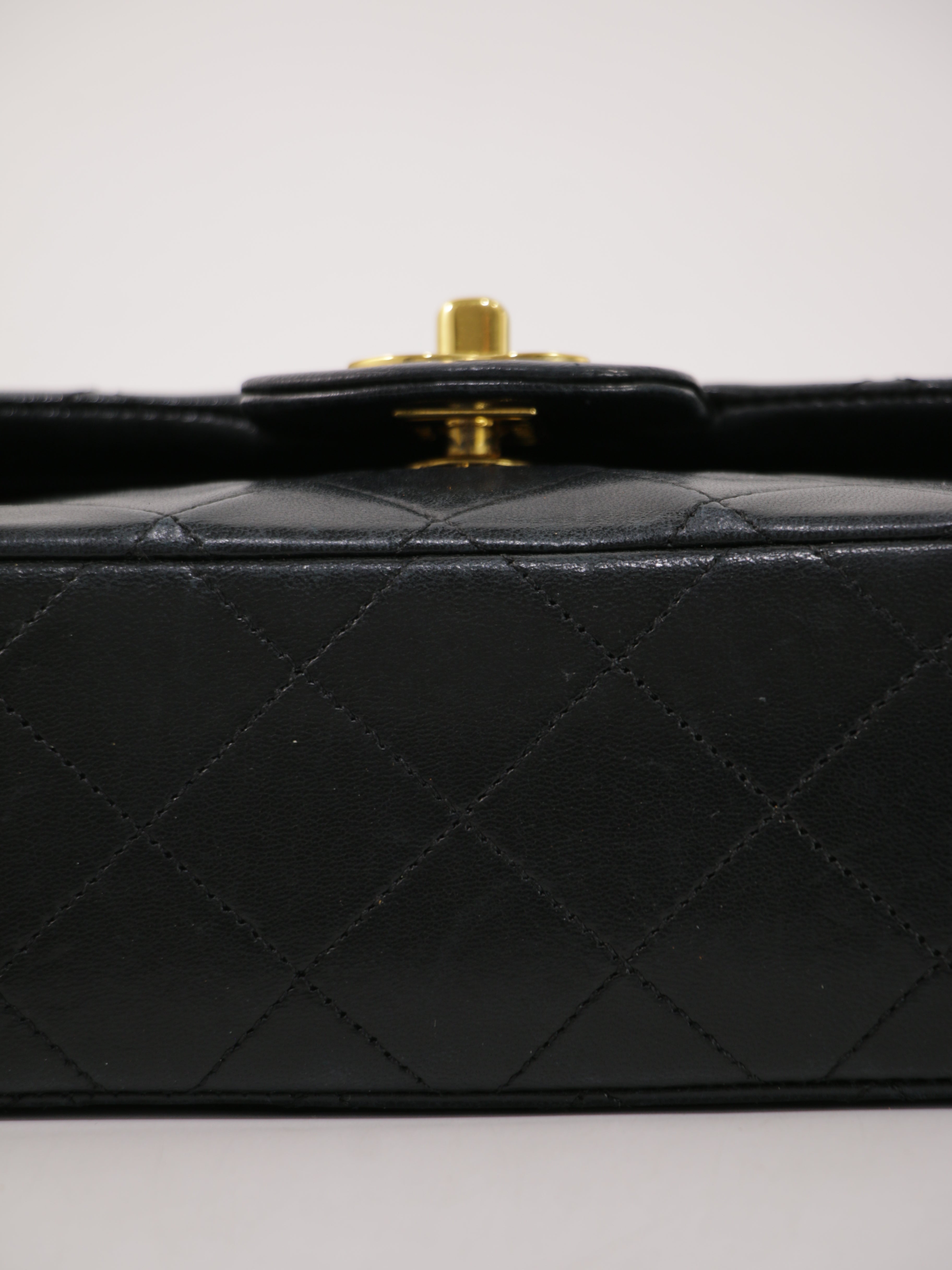Medium Classic Flap