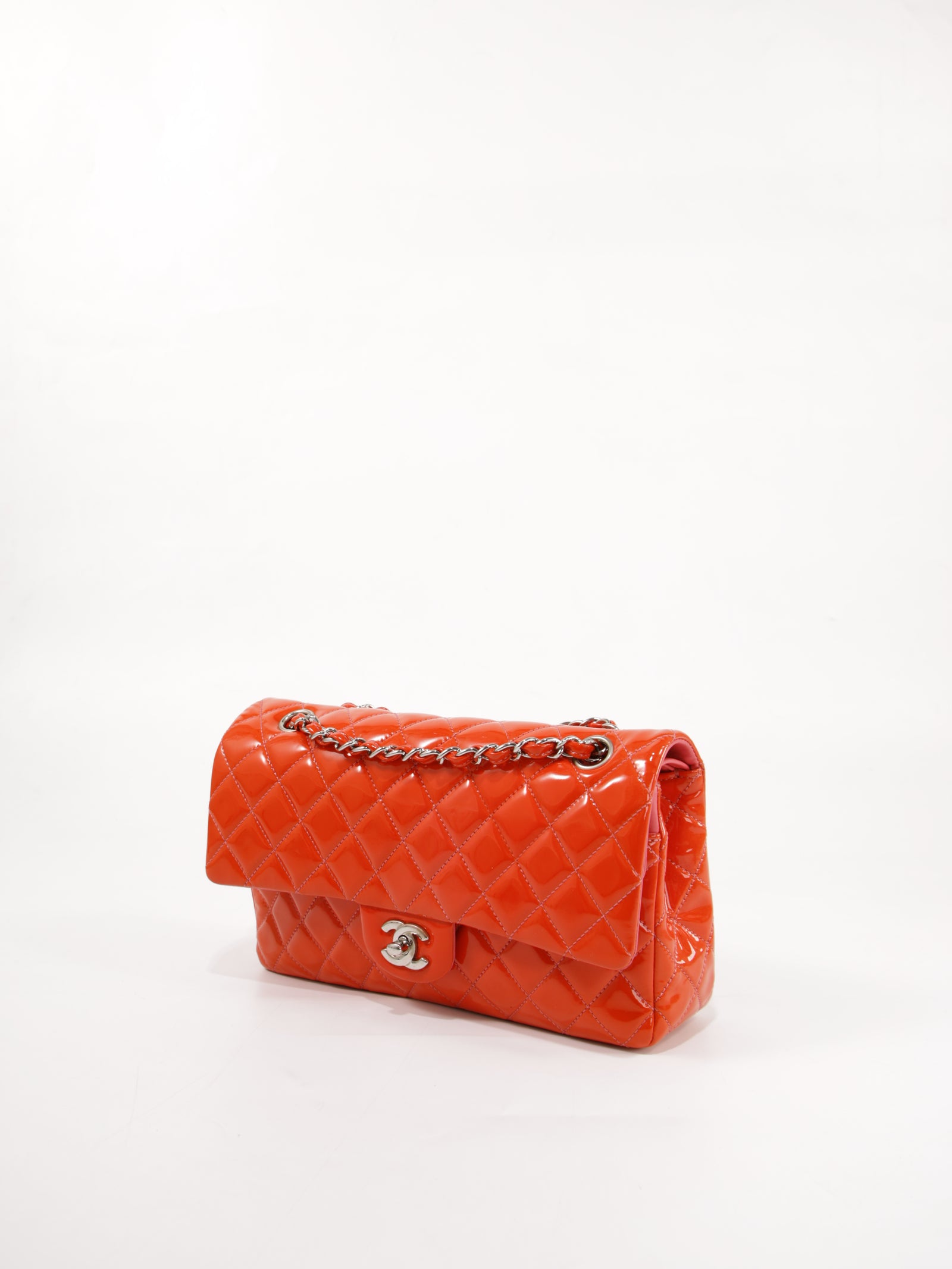 Medium Classic Flap