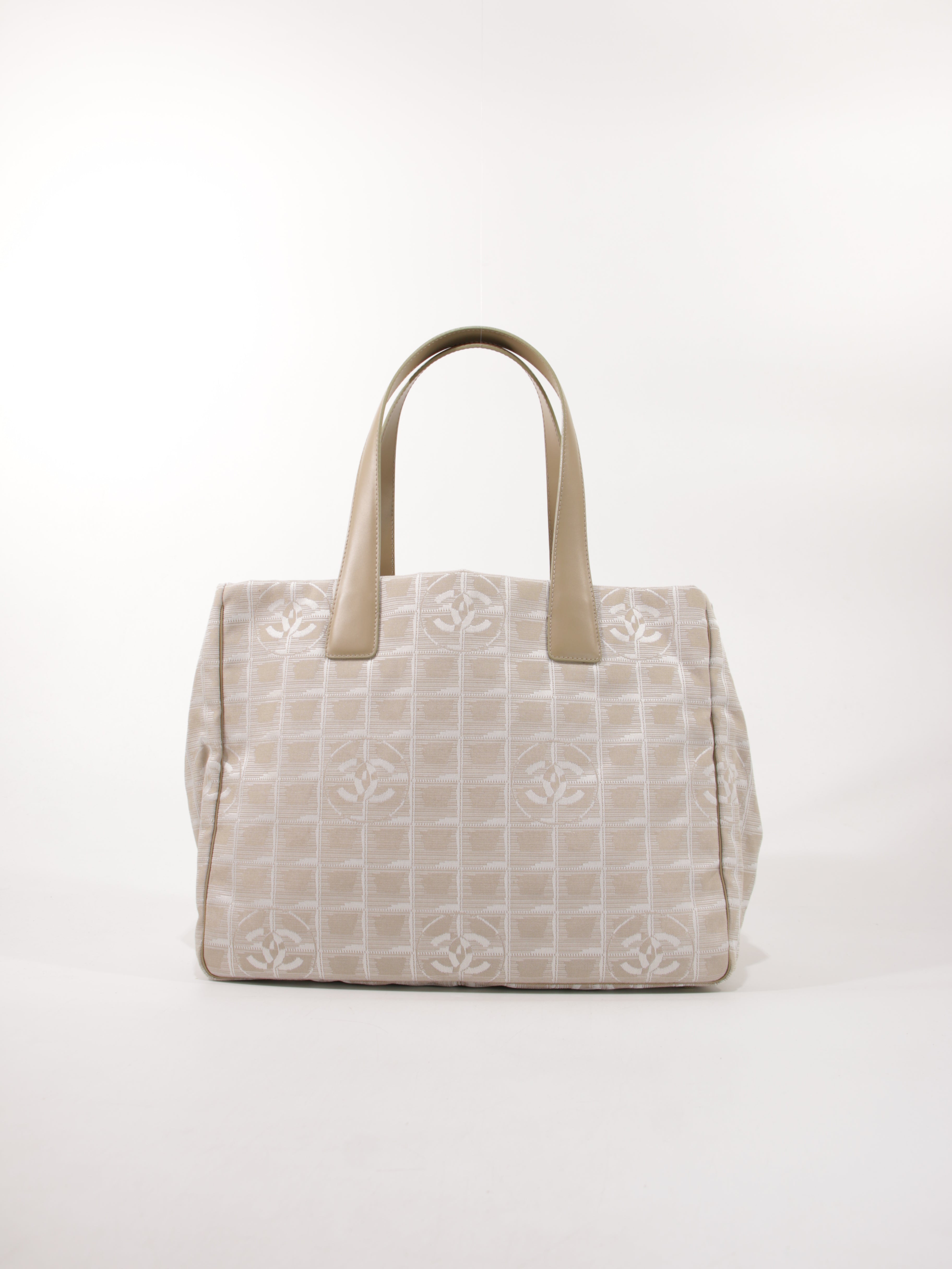 Medium New Travel Line Tote