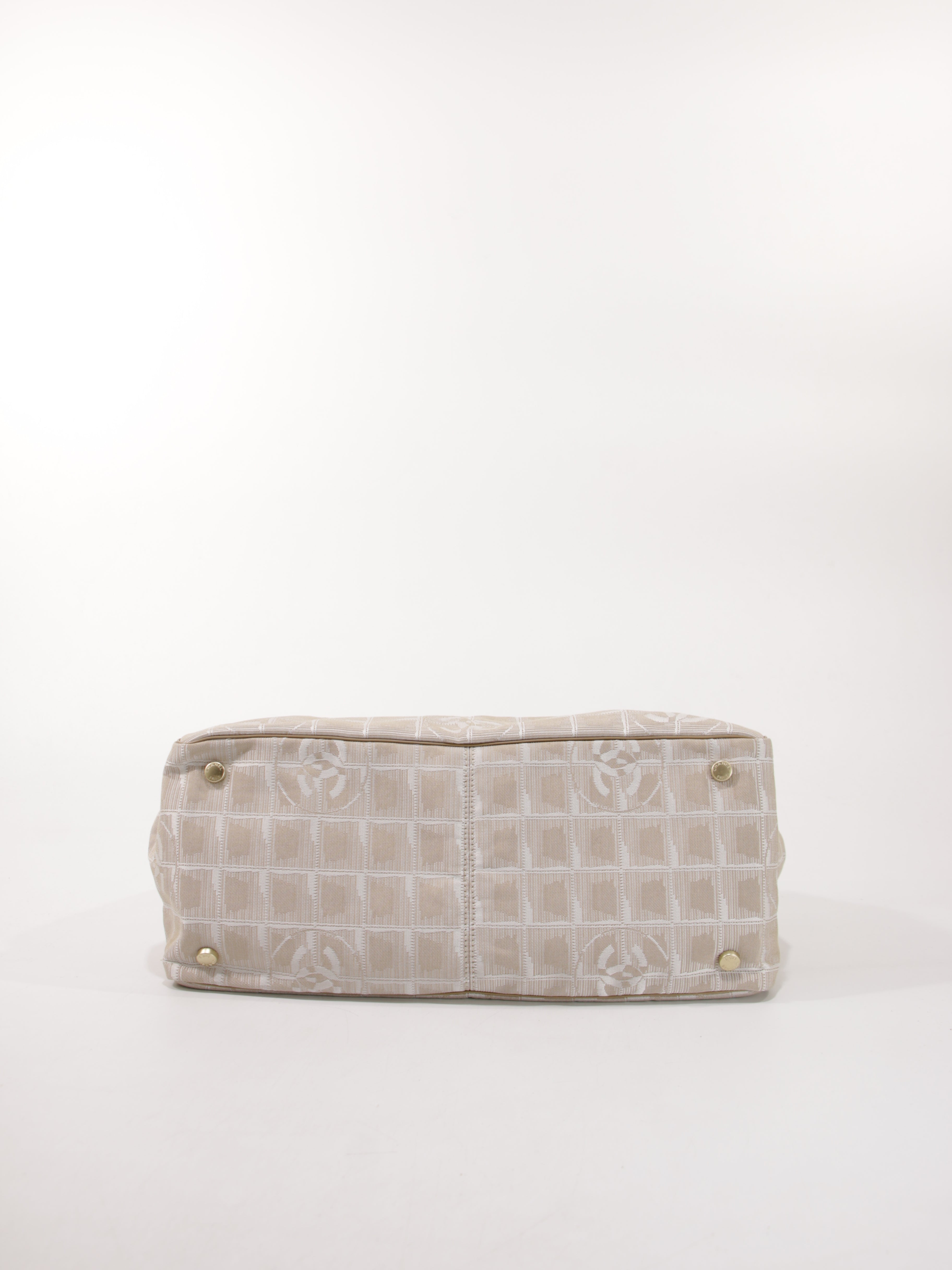 Medium New Travel Line Tote