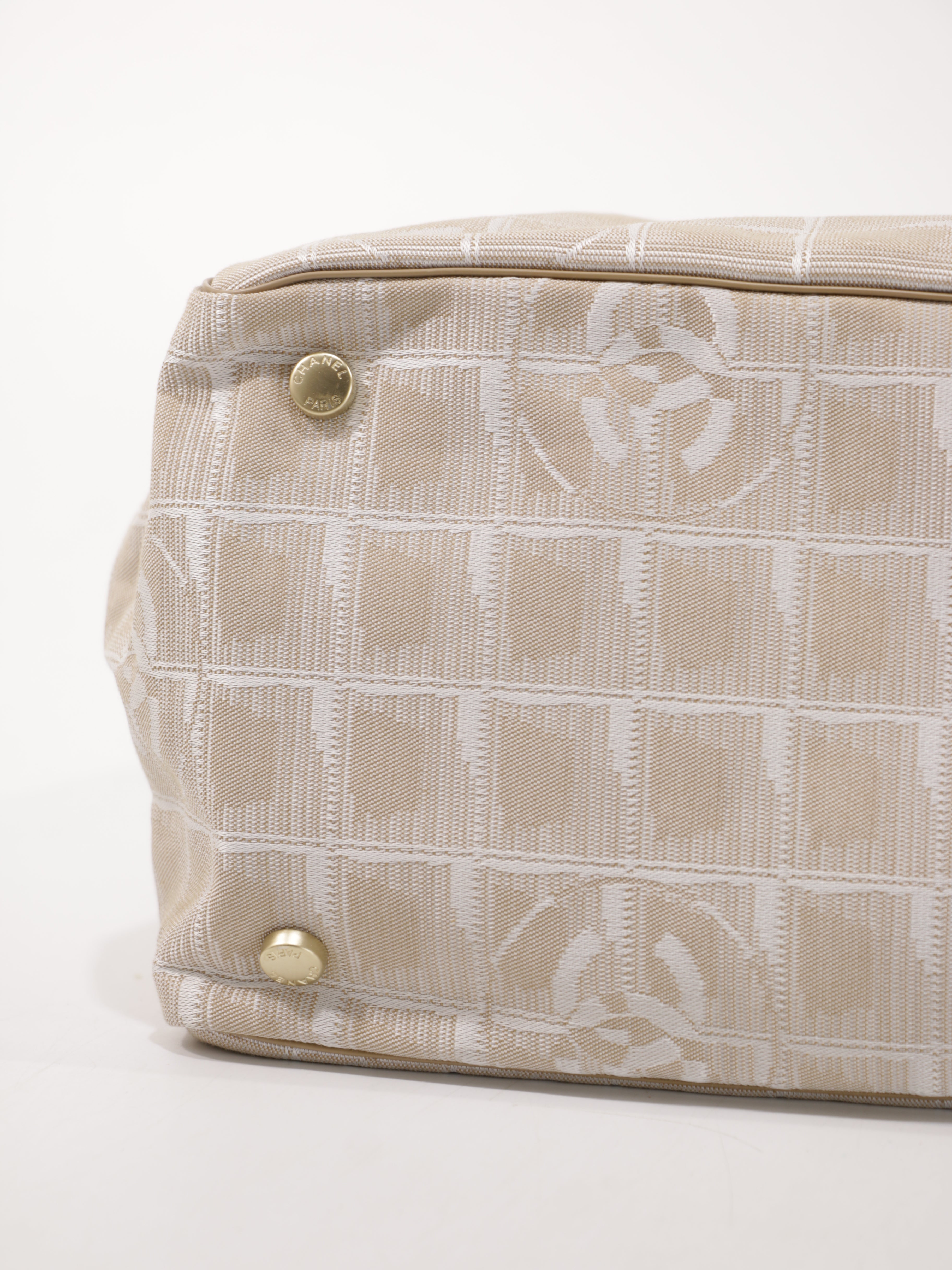 Medium New Travel Line Tote