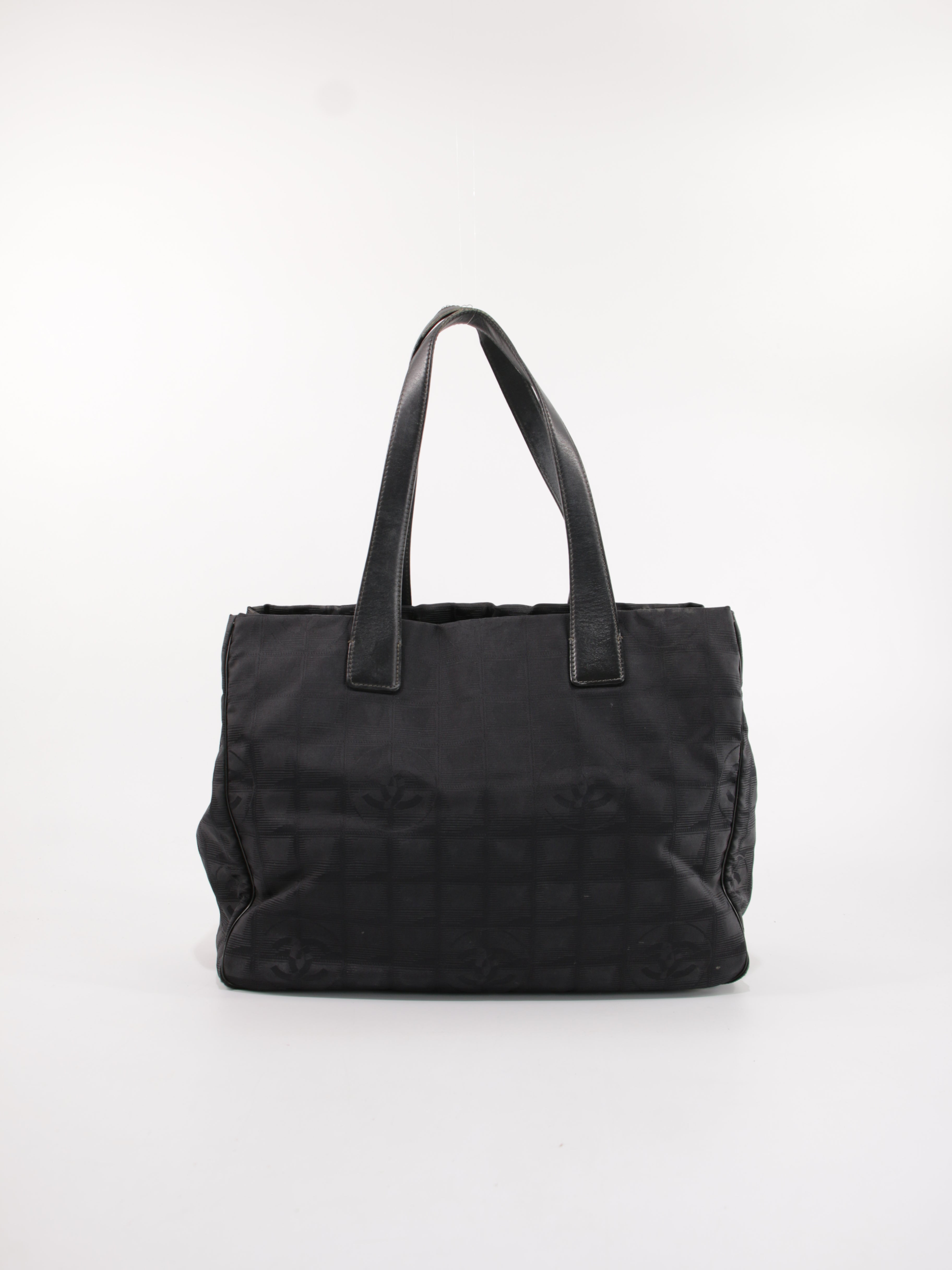 Medium New Travel Line Tote