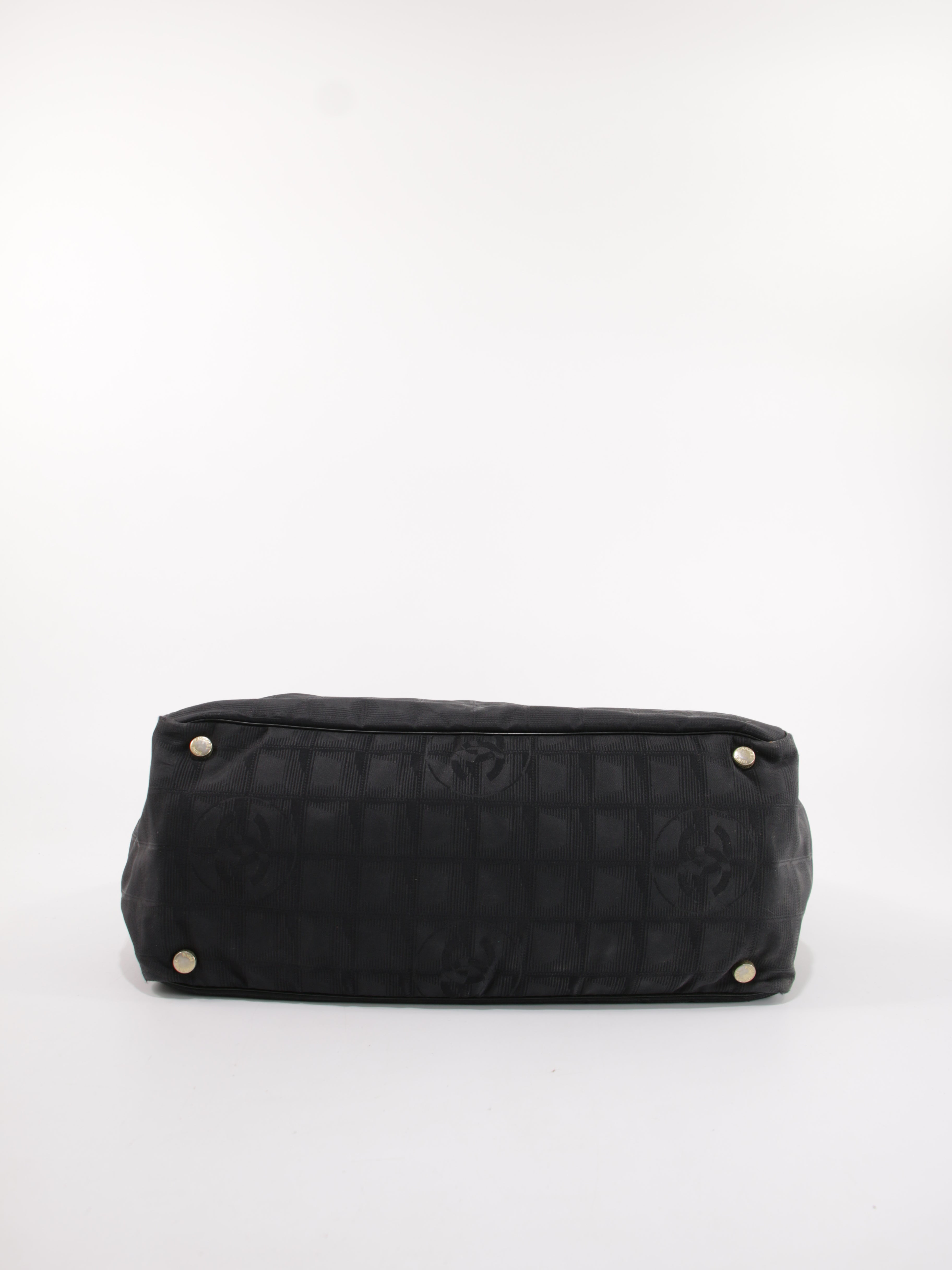 Medium New Travel Line Tote