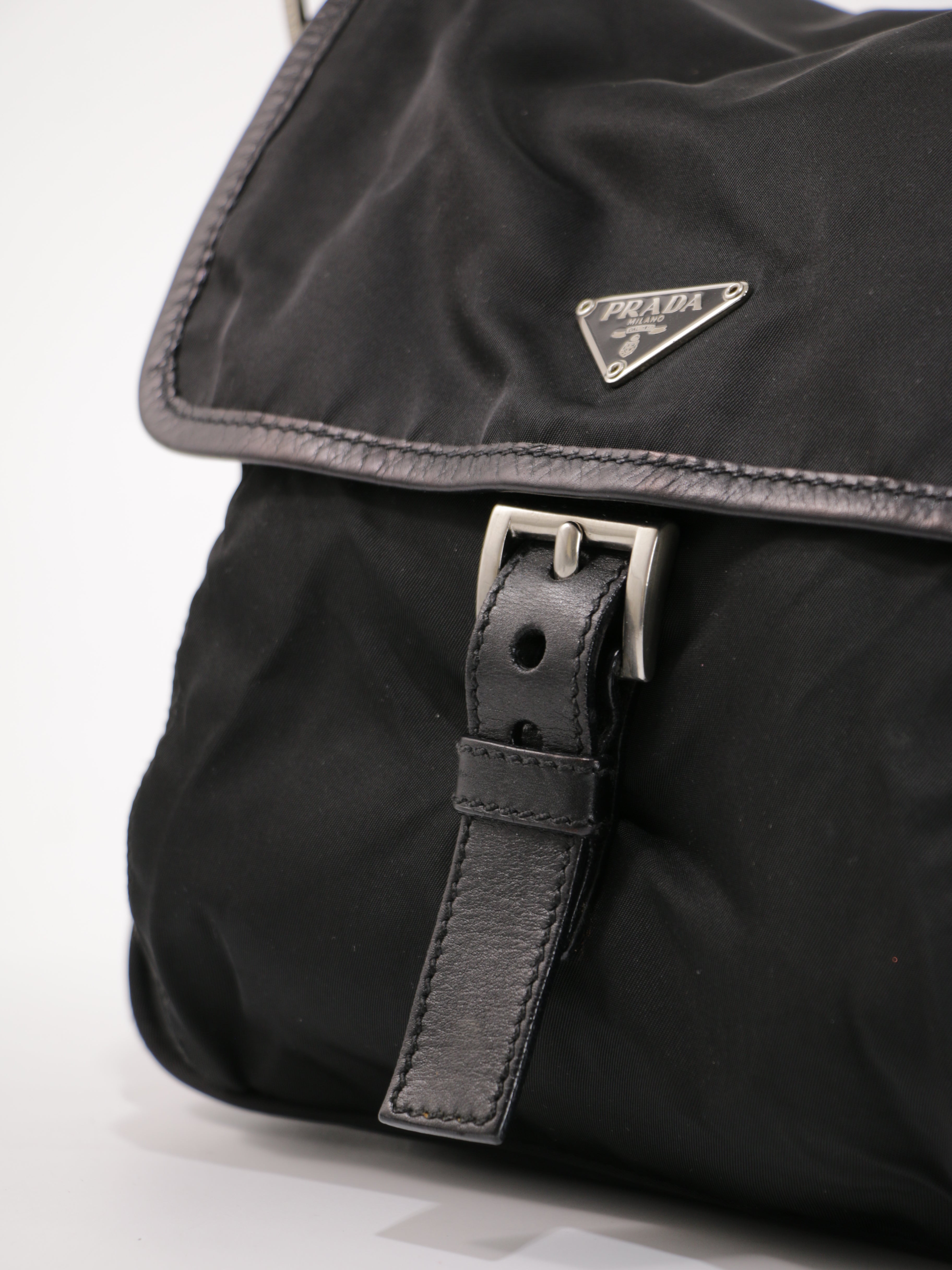 Single Buckle Messenger