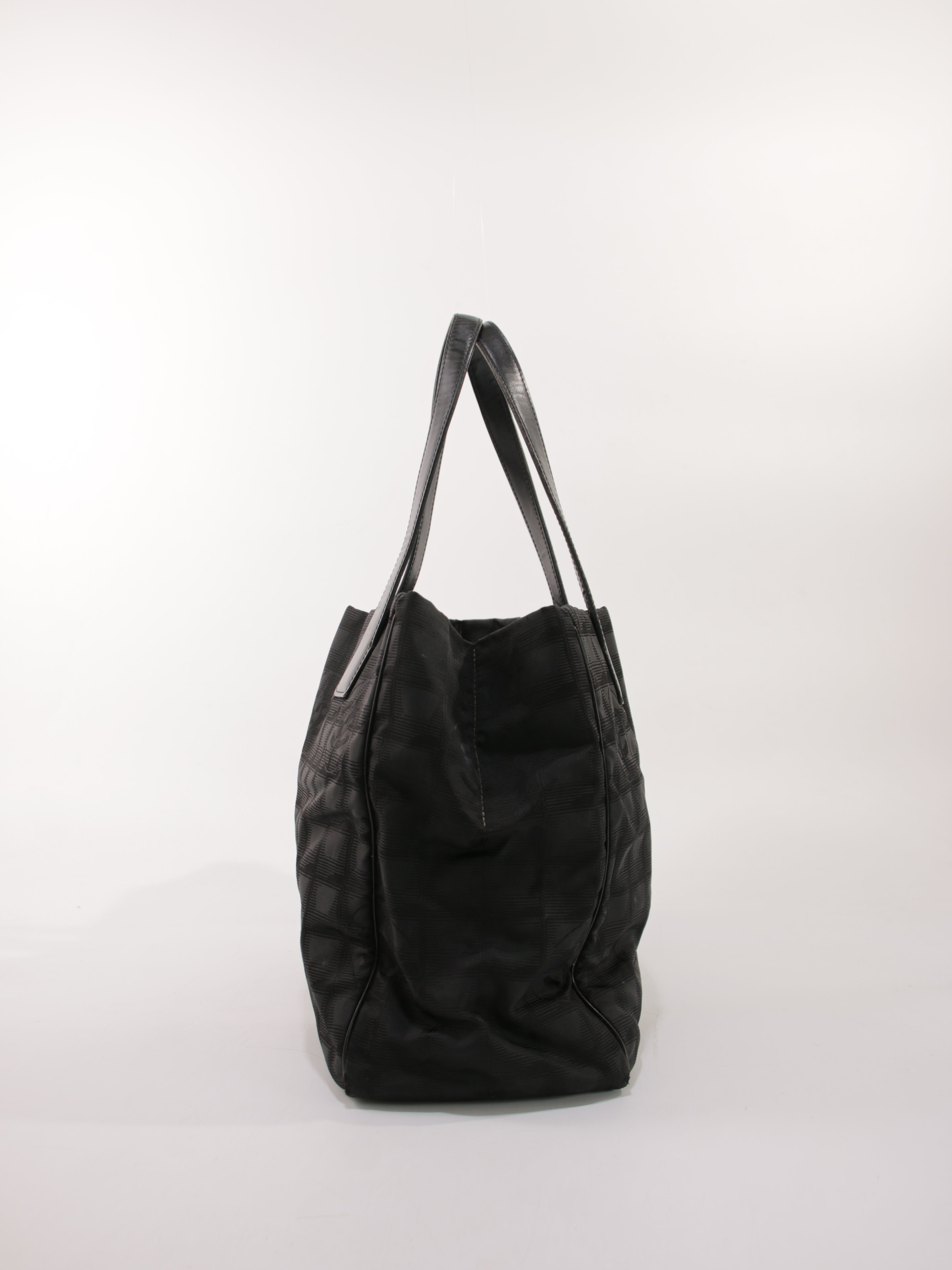 Medium New Travel Line Tote