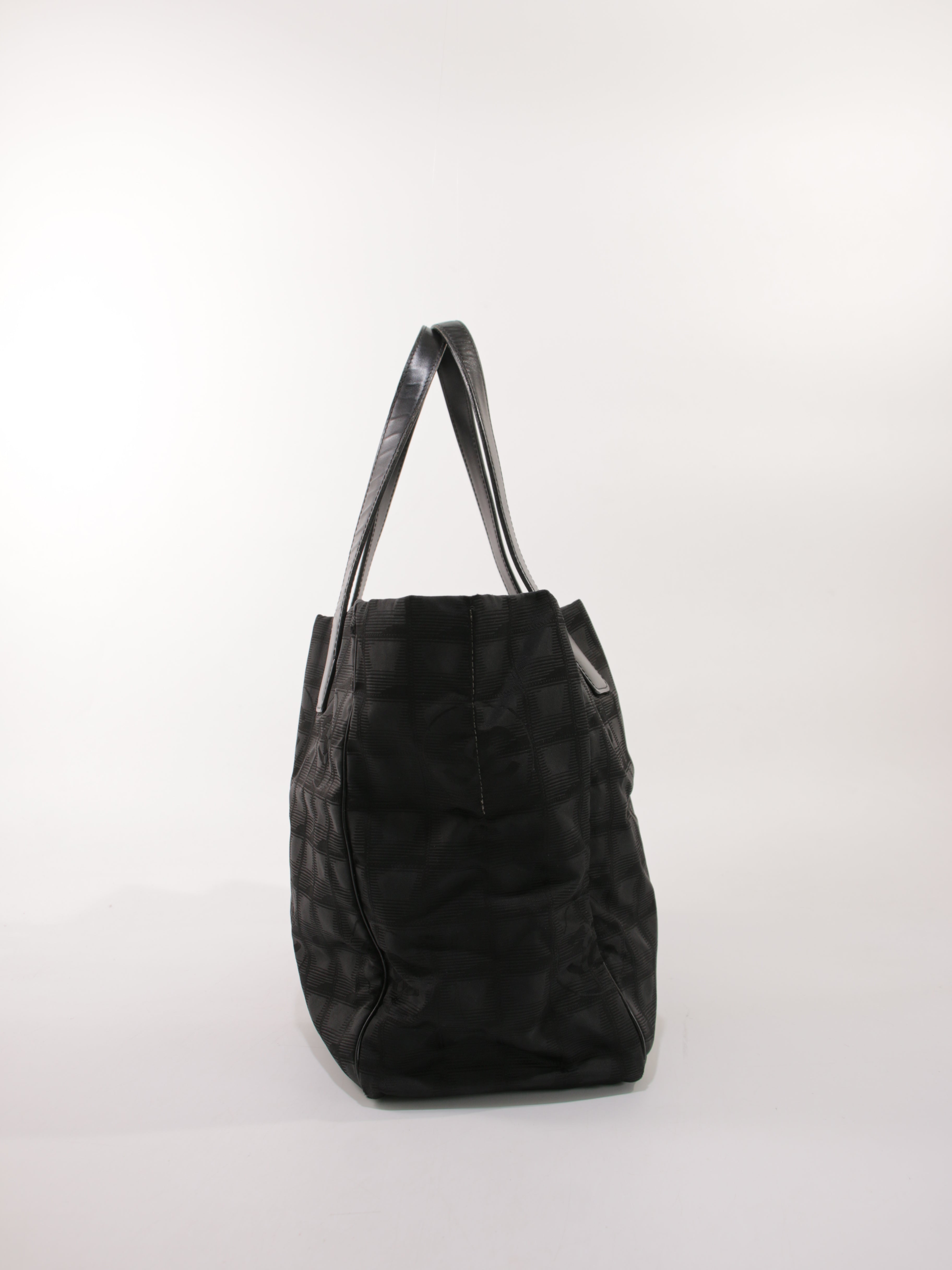Medium New Travel Line Tote