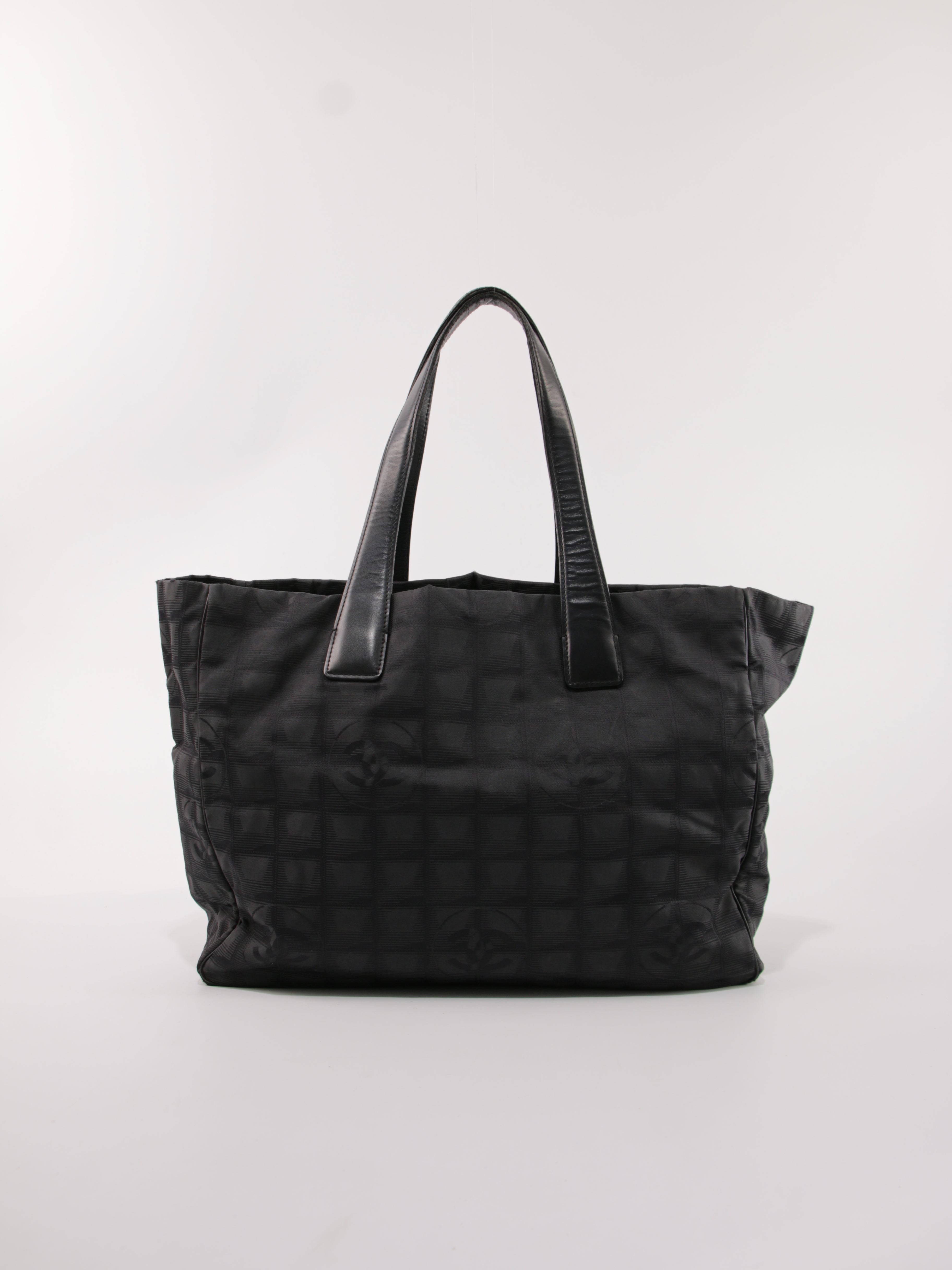 Medium New Travel Line Tote