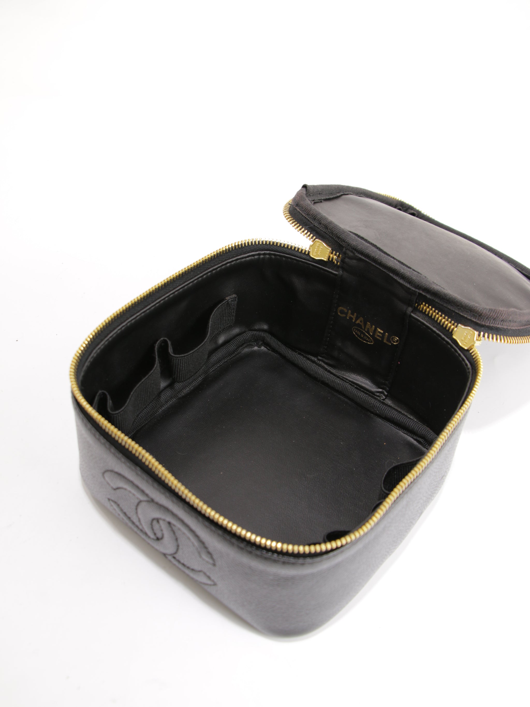 Cosmetic pouch