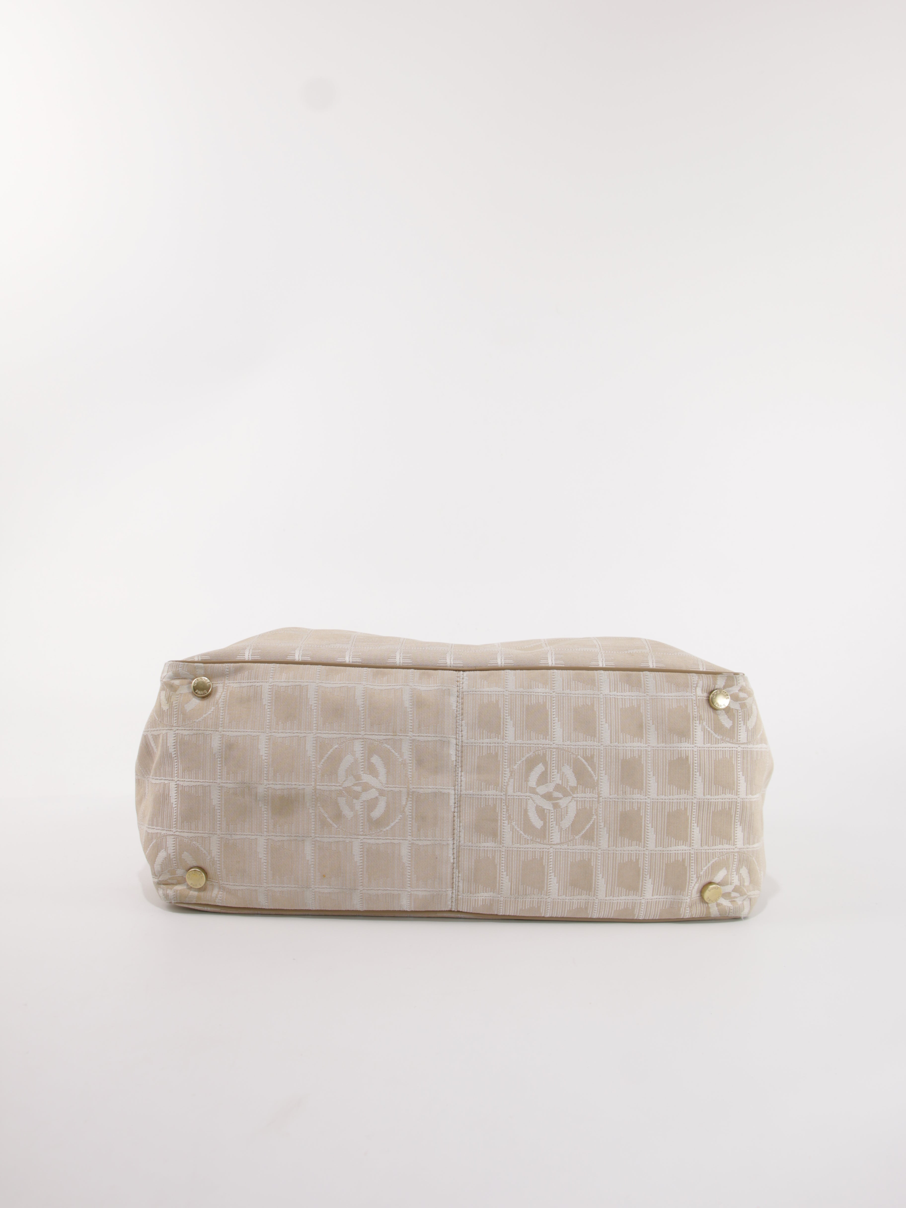 Medium New Travel Line Tote