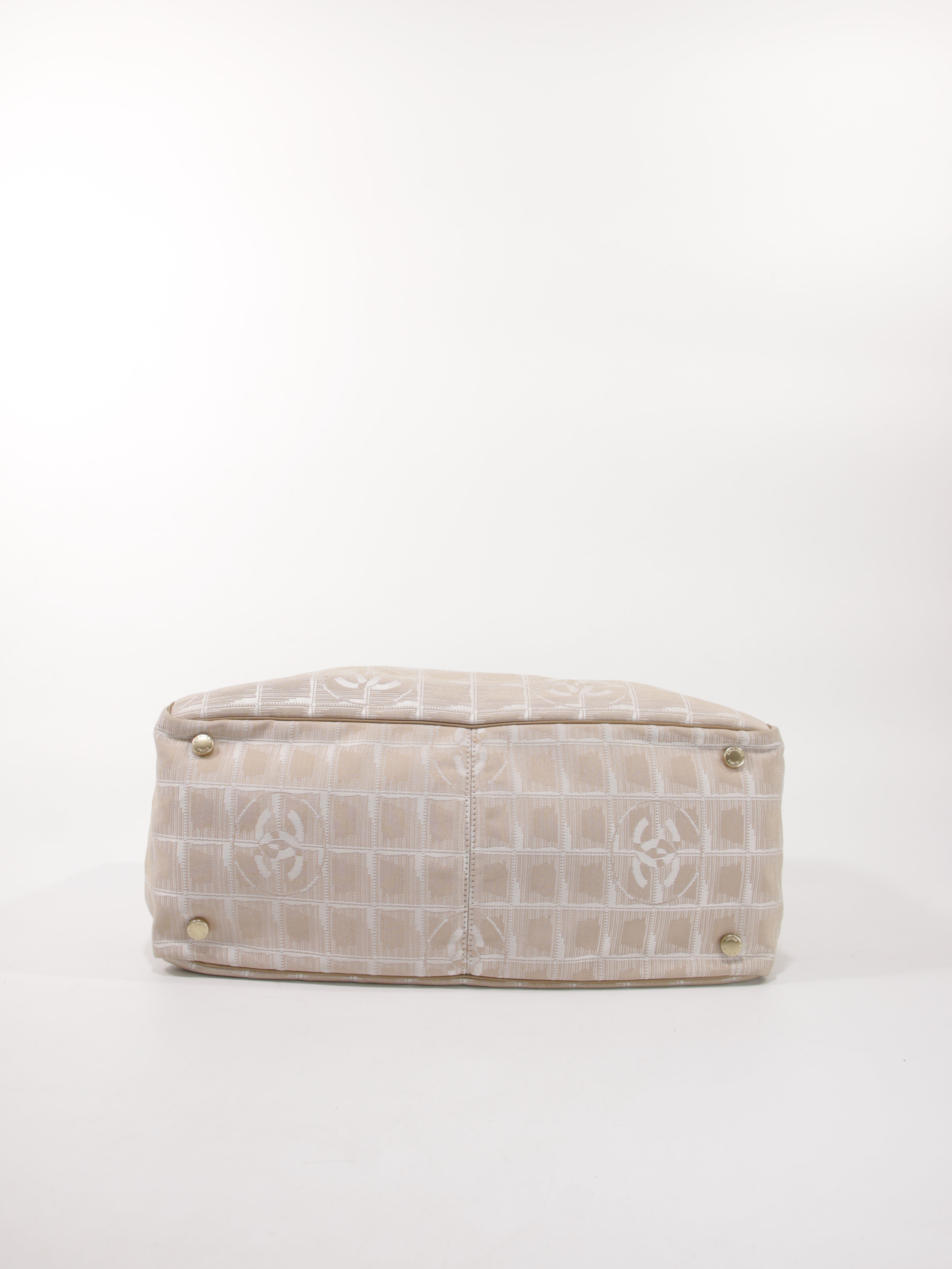 Medium New Travel Line Tote