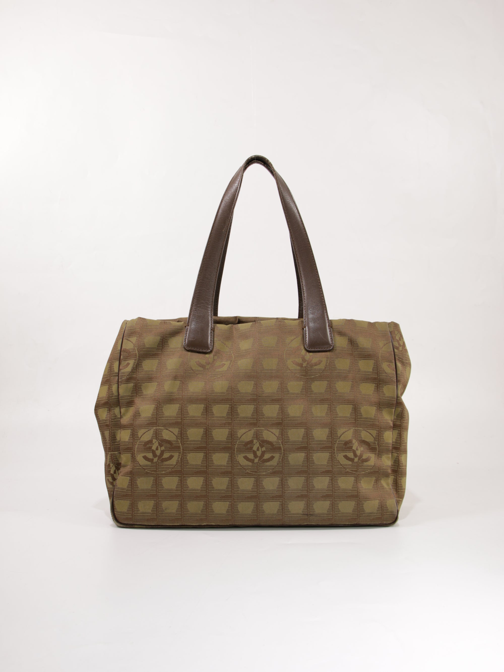 Medium New Travel Line Tote