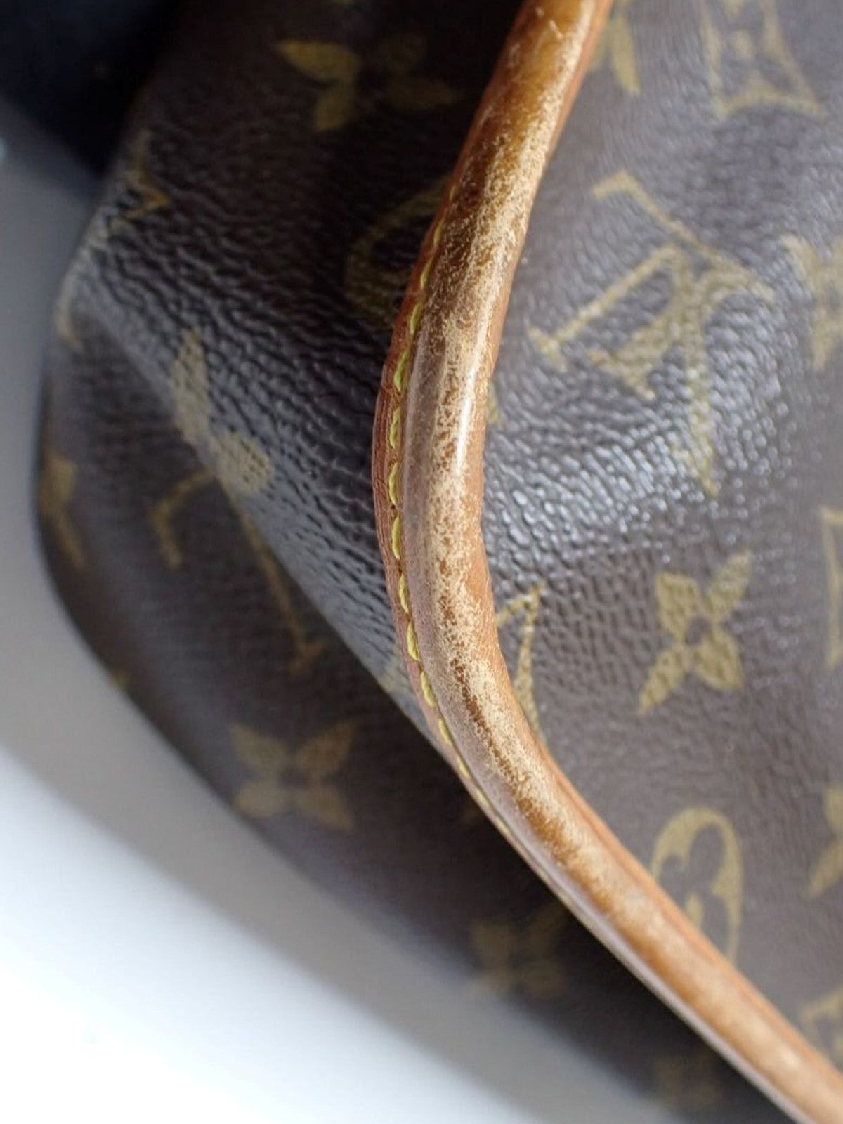 Louis Vuitton Gibeciere PM