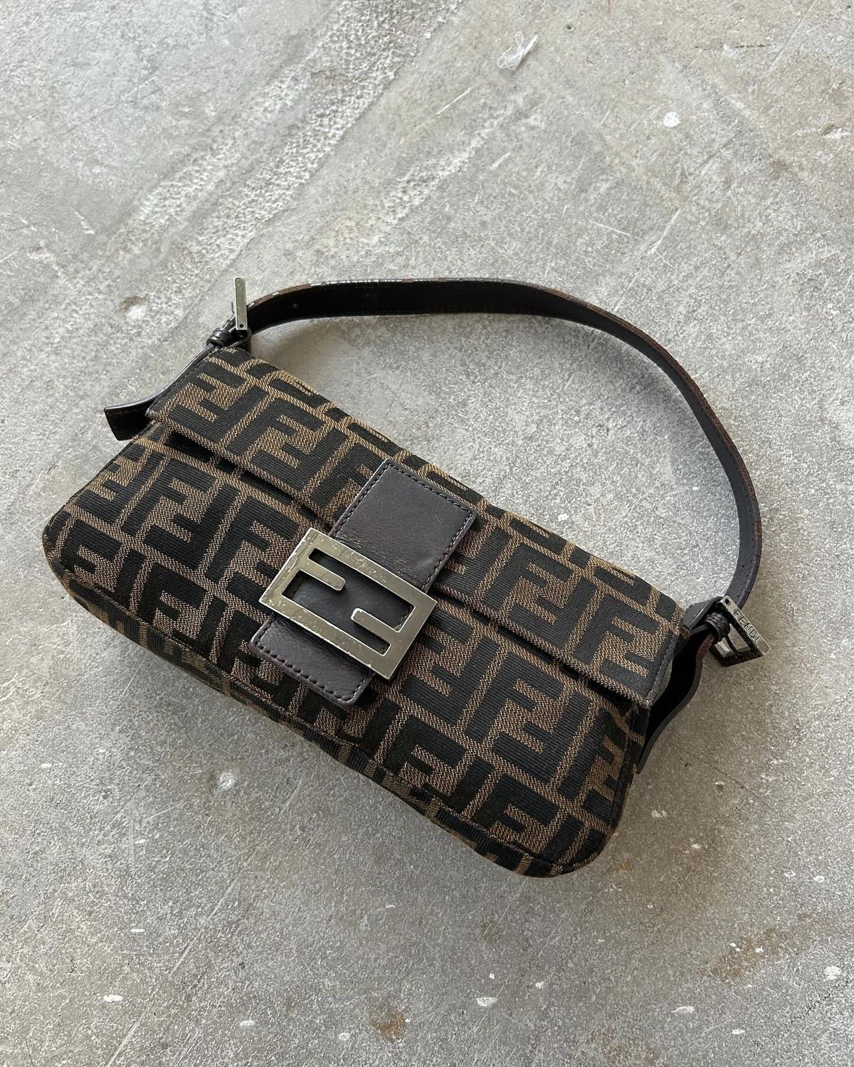 SACS BAGUETTE FENDI
